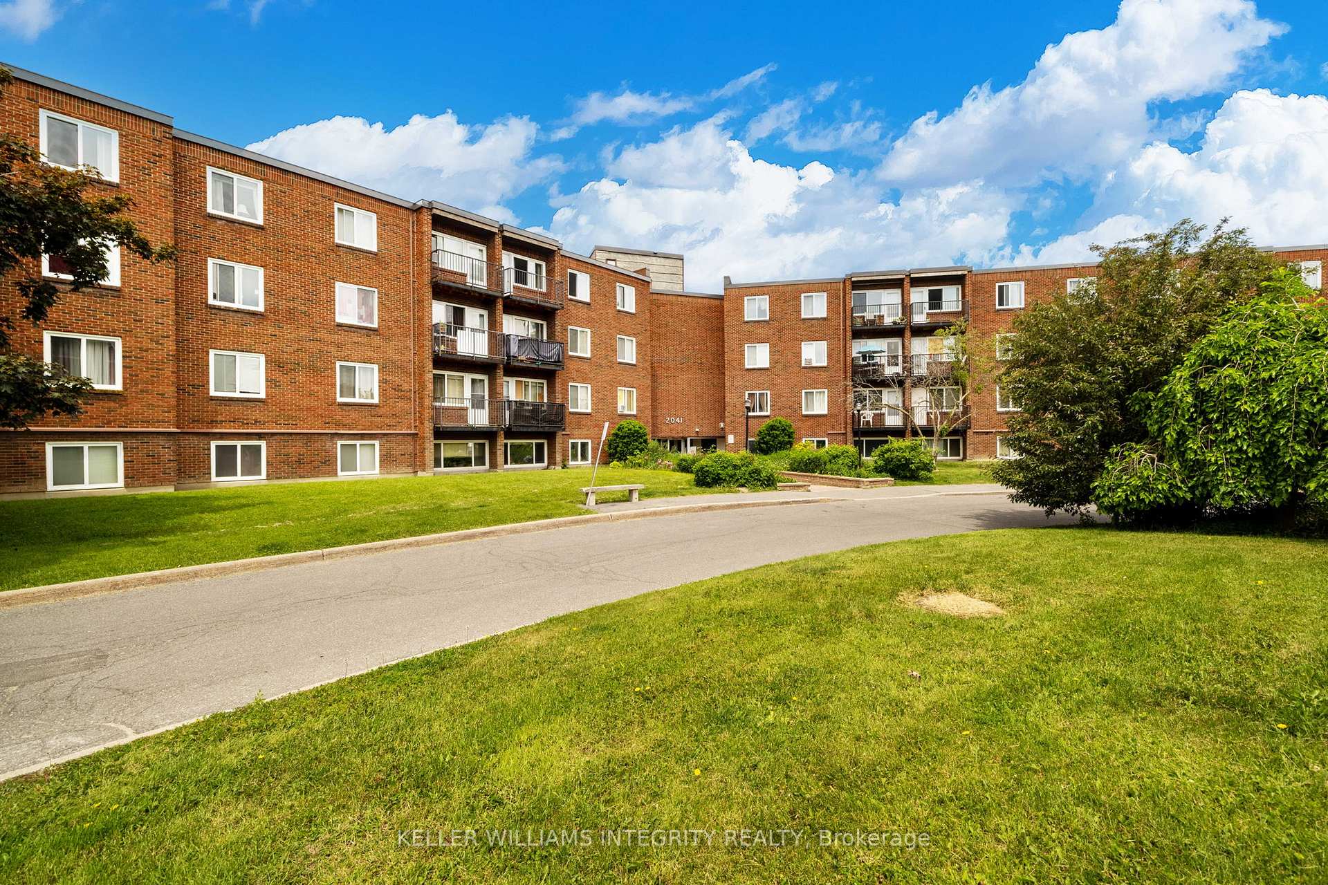 Photo 2 of Unit 402C, 2041 Arrowsmith Drive, Ottawa, Beacon Hill South — HOMEH