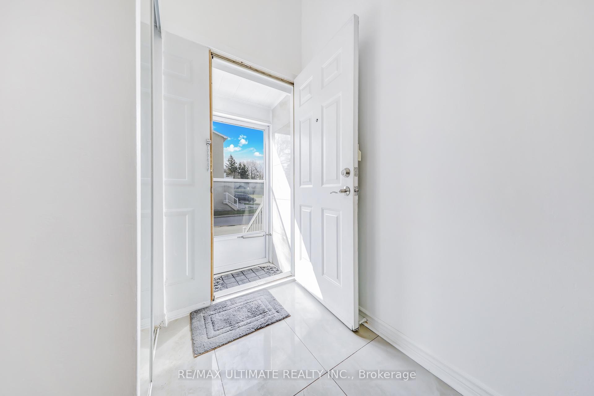Photo 2 of 1768 John Street, Markham, Bayview Fairway-Bayview Country Club Estates — HOMEH