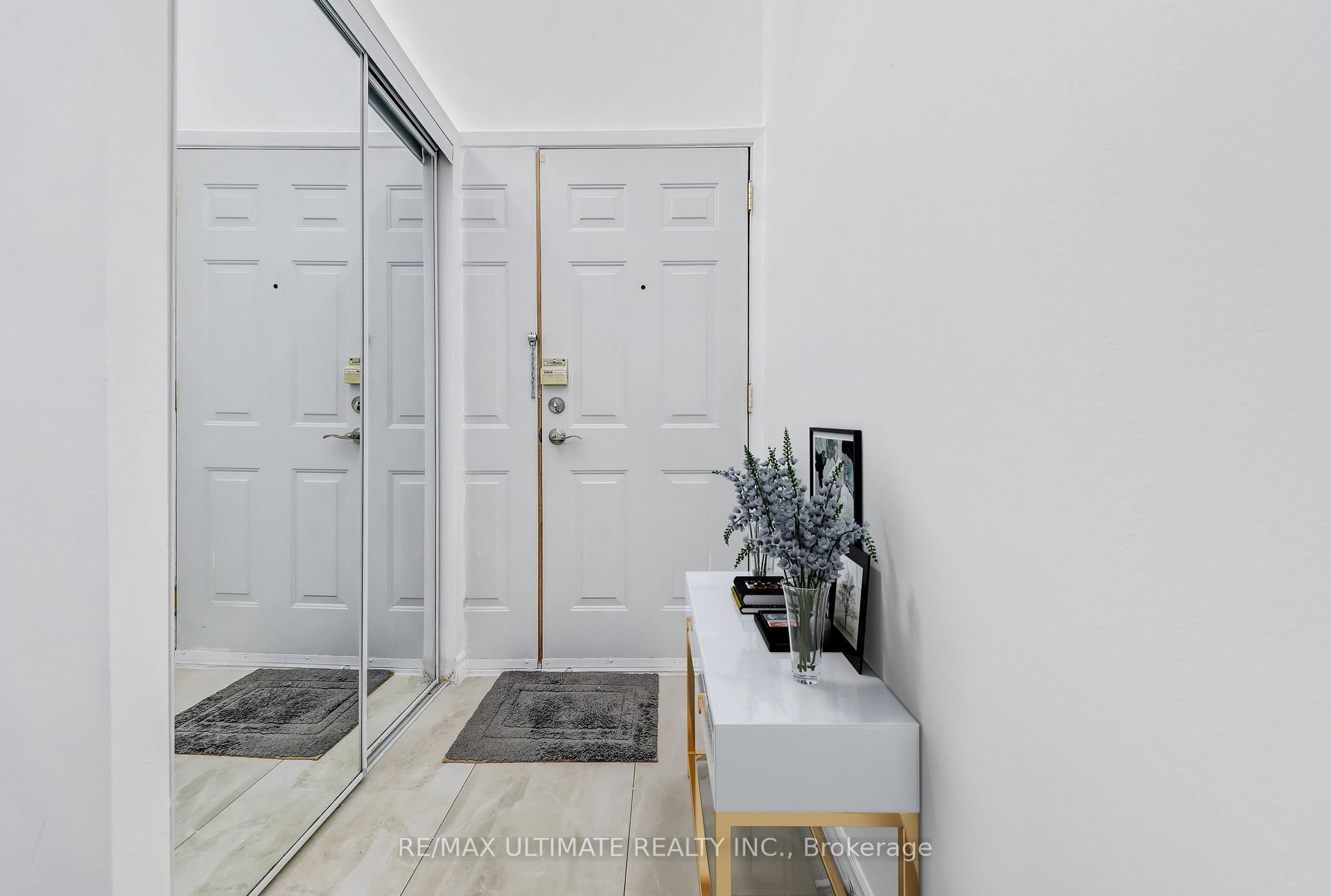 Photo 3 of 1768 John Street, Markham, Bayview Fairway-Bayview Country Club Estates — HOMEH