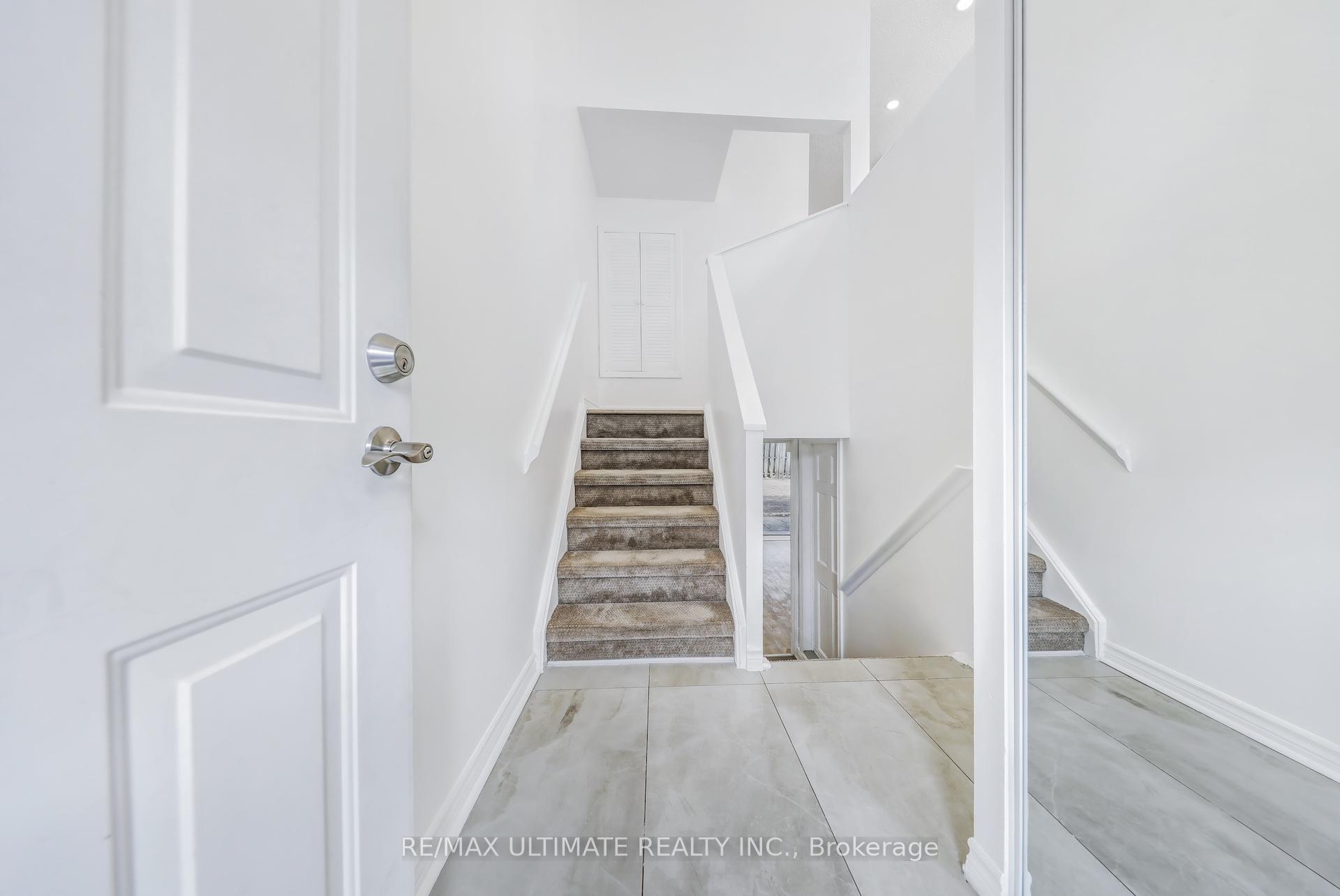 Photo 4 of 1768 John Street, Markham, Bayview Fairway-Bayview Country Club Estates — HOMEH