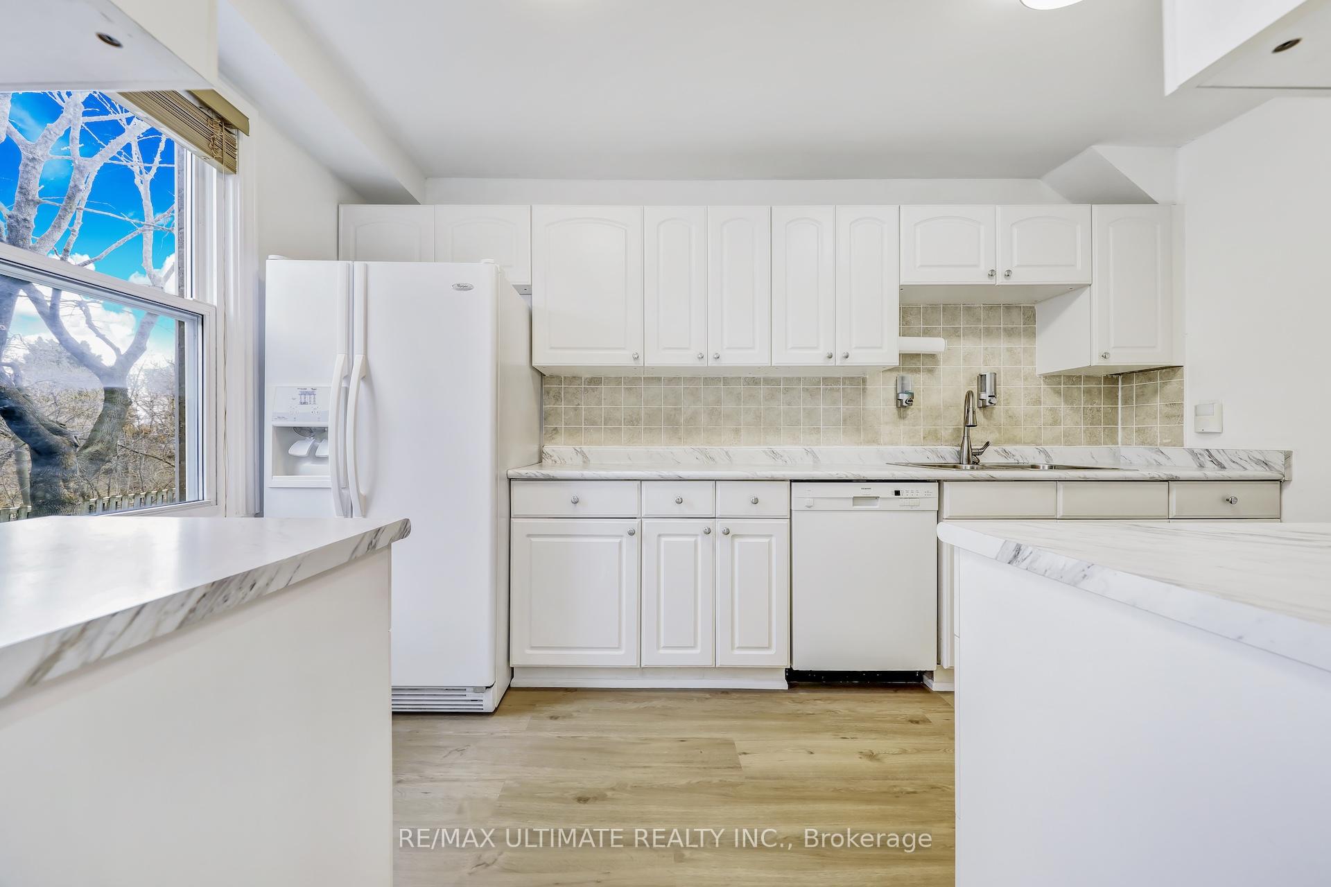 Photo 10 of 1768 John Street, Markham, Bayview Fairway-Bayview Country Club Estates — HOMEH
