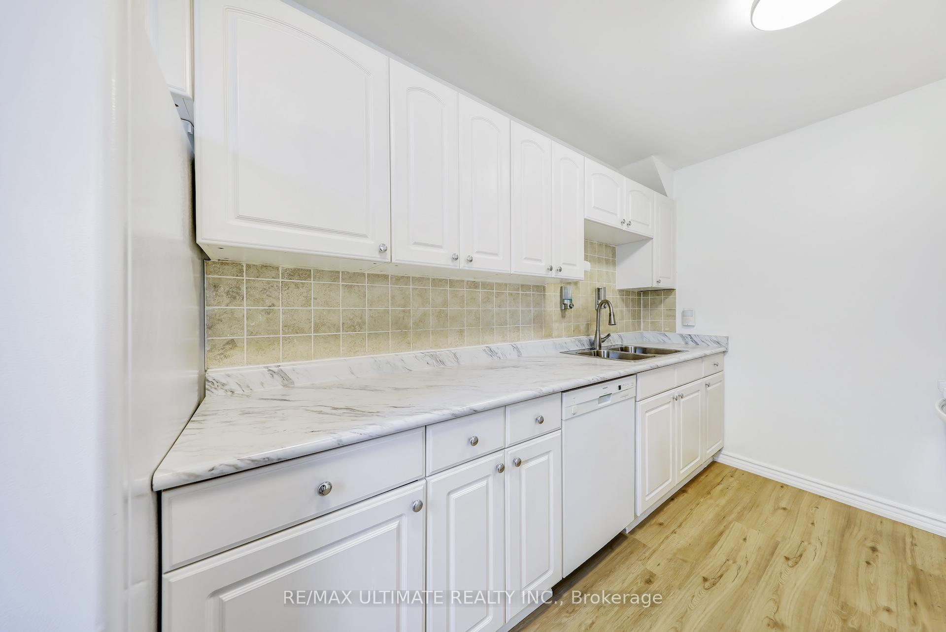 Photo 11 of 1768 John Street, Markham, Bayview Fairway-Bayview Country Club Estates — HOMEH