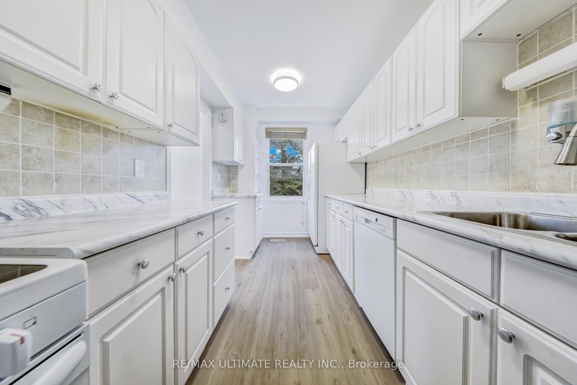 Photo 12 of 1768 John Street, Markham, Bayview Fairway-Bayview Country Club Estates — HOMEH