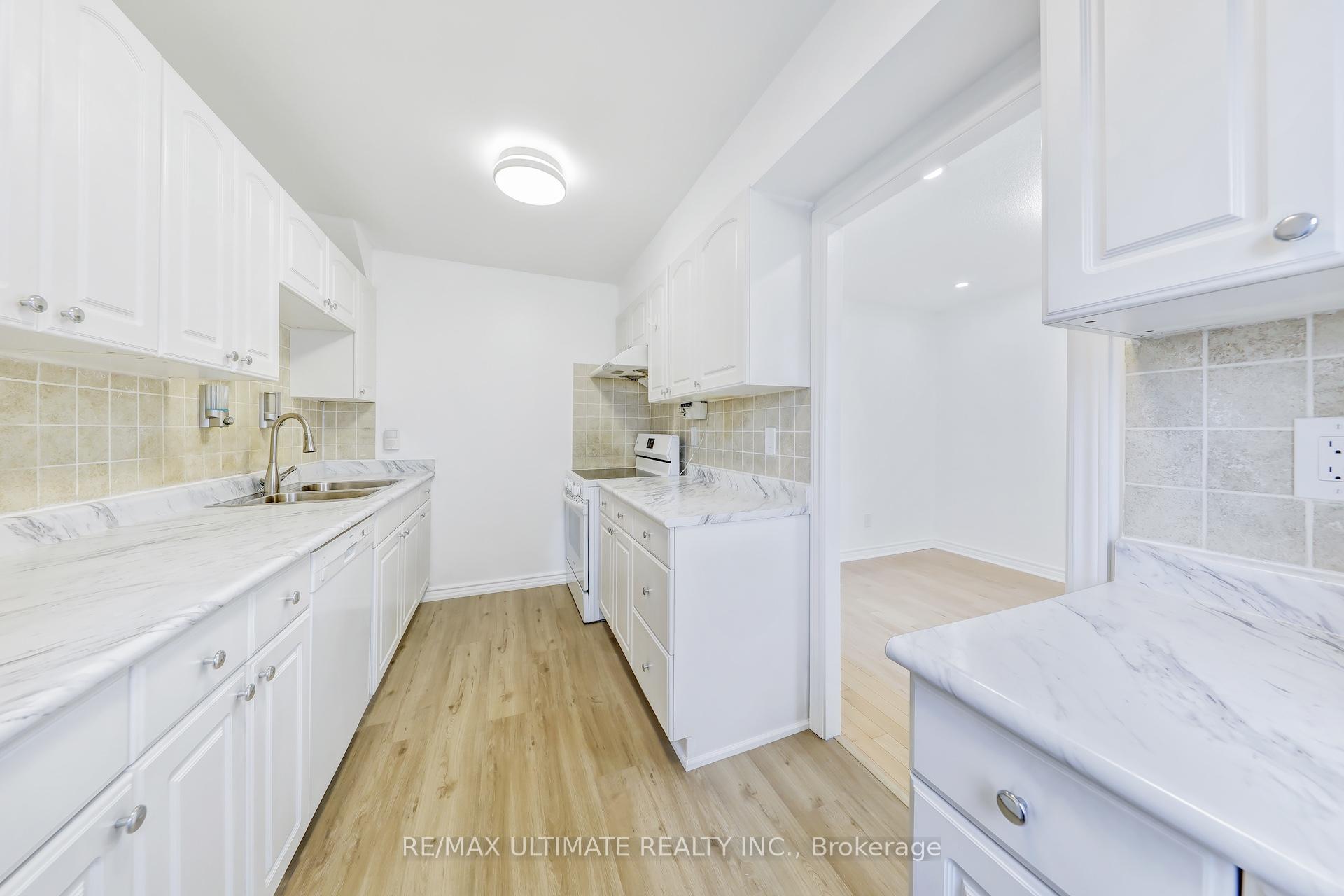 Photo 13 of 1768 John Street, Markham, Bayview Fairway-Bayview Country Club Estates — HOMEH