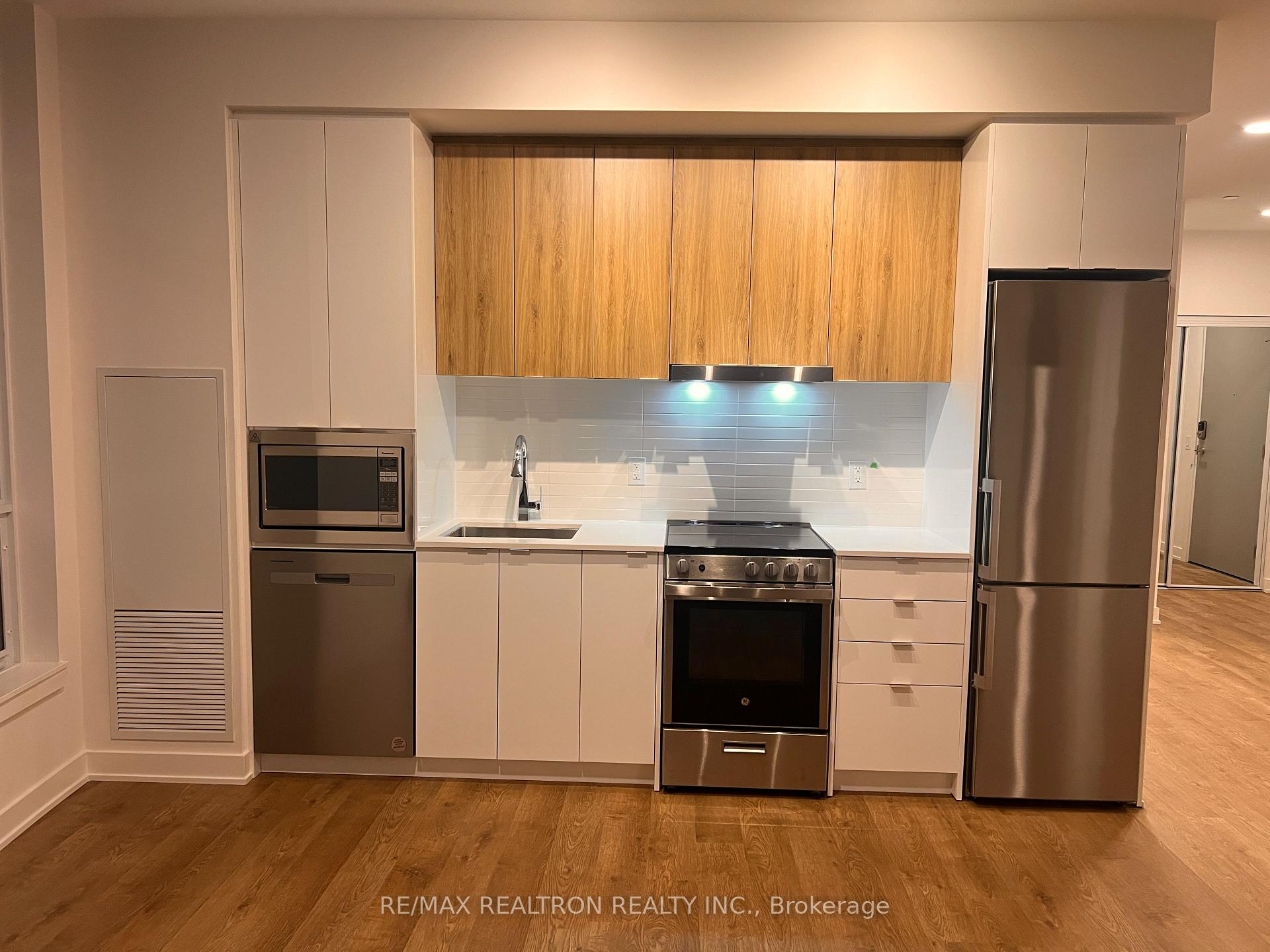 Photo 11 of Unit A716, 30 Upper Mall Way, Vaughan, Brownridge — HOMEH