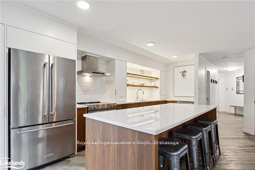 Photo 10 of 784 Johnston Park Avenue, Collingwood — HOMEH