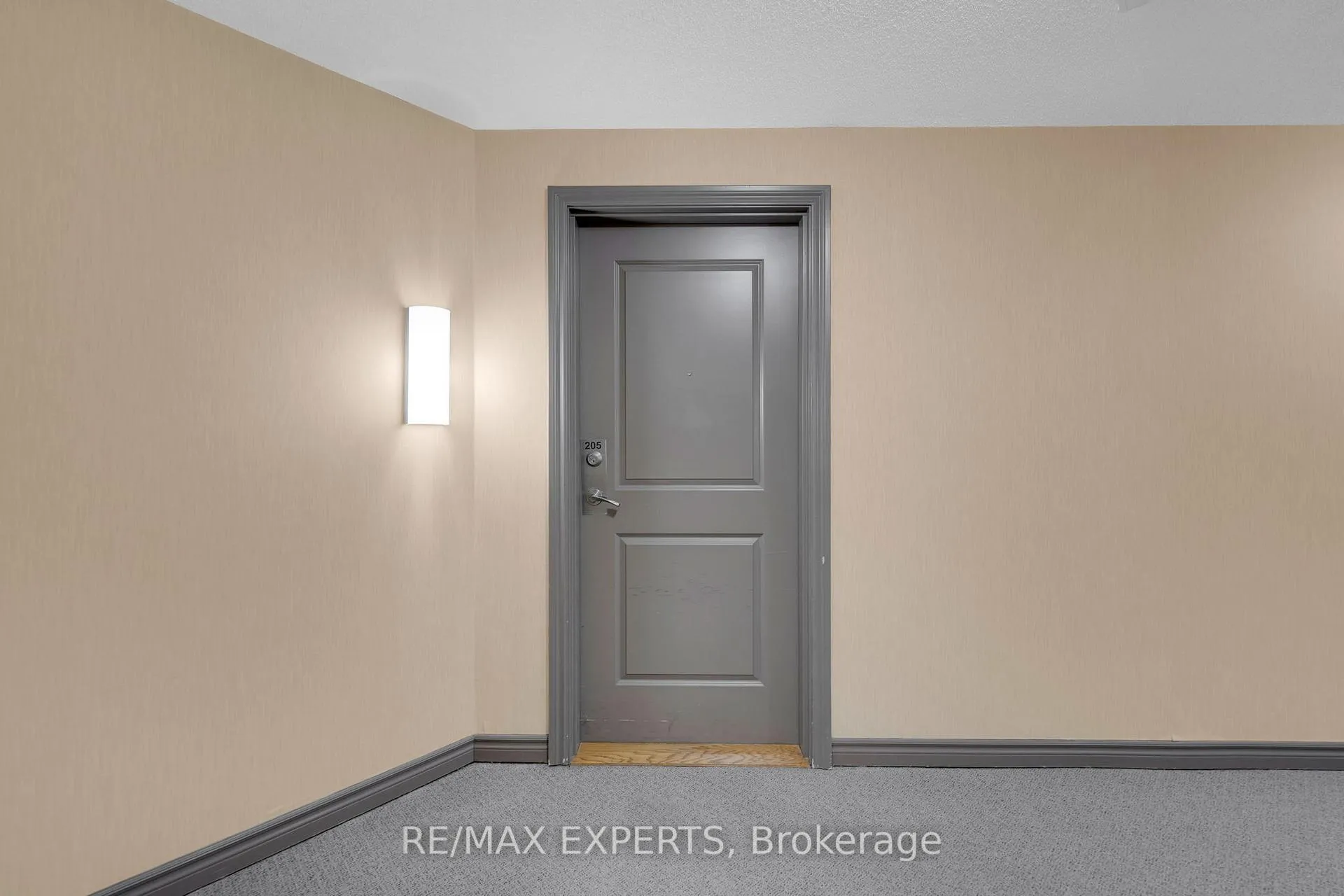 Photo 5 of Unit 205, 7730 Kipling Avenue, Vaughan, Vaughan Grove — HOMEH