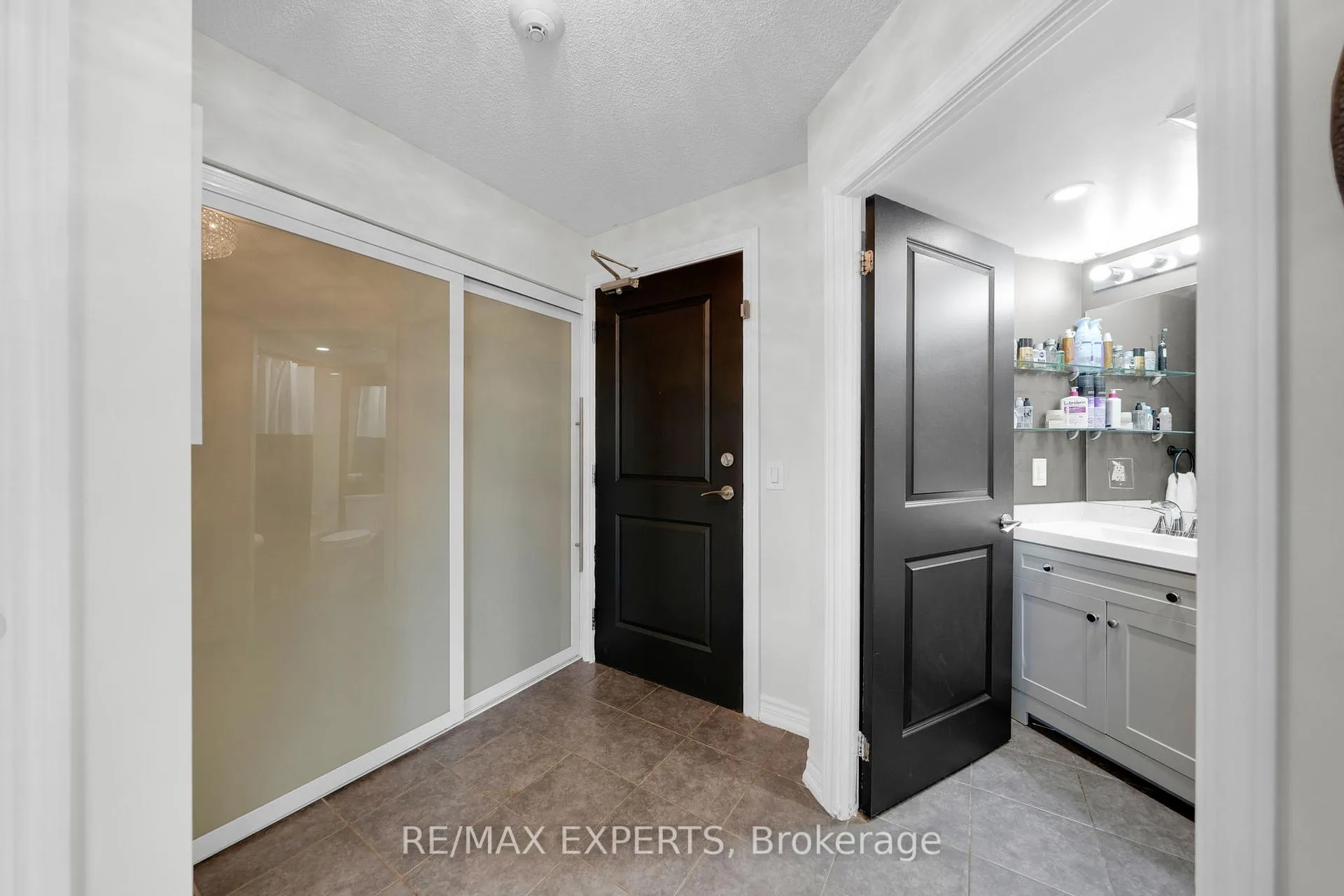 Photo 6 of Unit 205, 7730 Kipling Avenue, Vaughan, Vaughan Grove — HOMEH