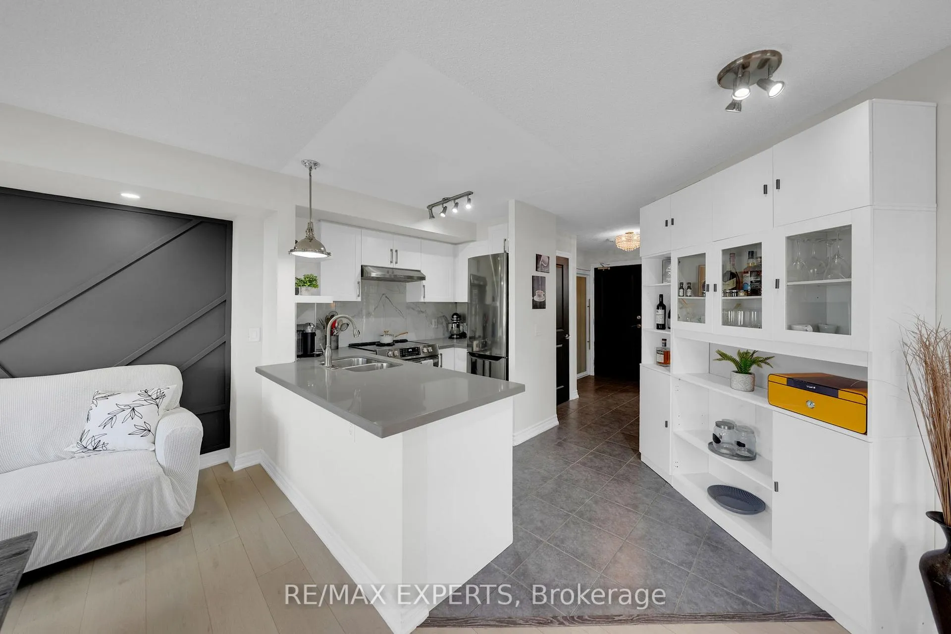 Photo 9 of Unit 205, 7730 Kipling Avenue, Vaughan, Vaughan Grove — HOMEH