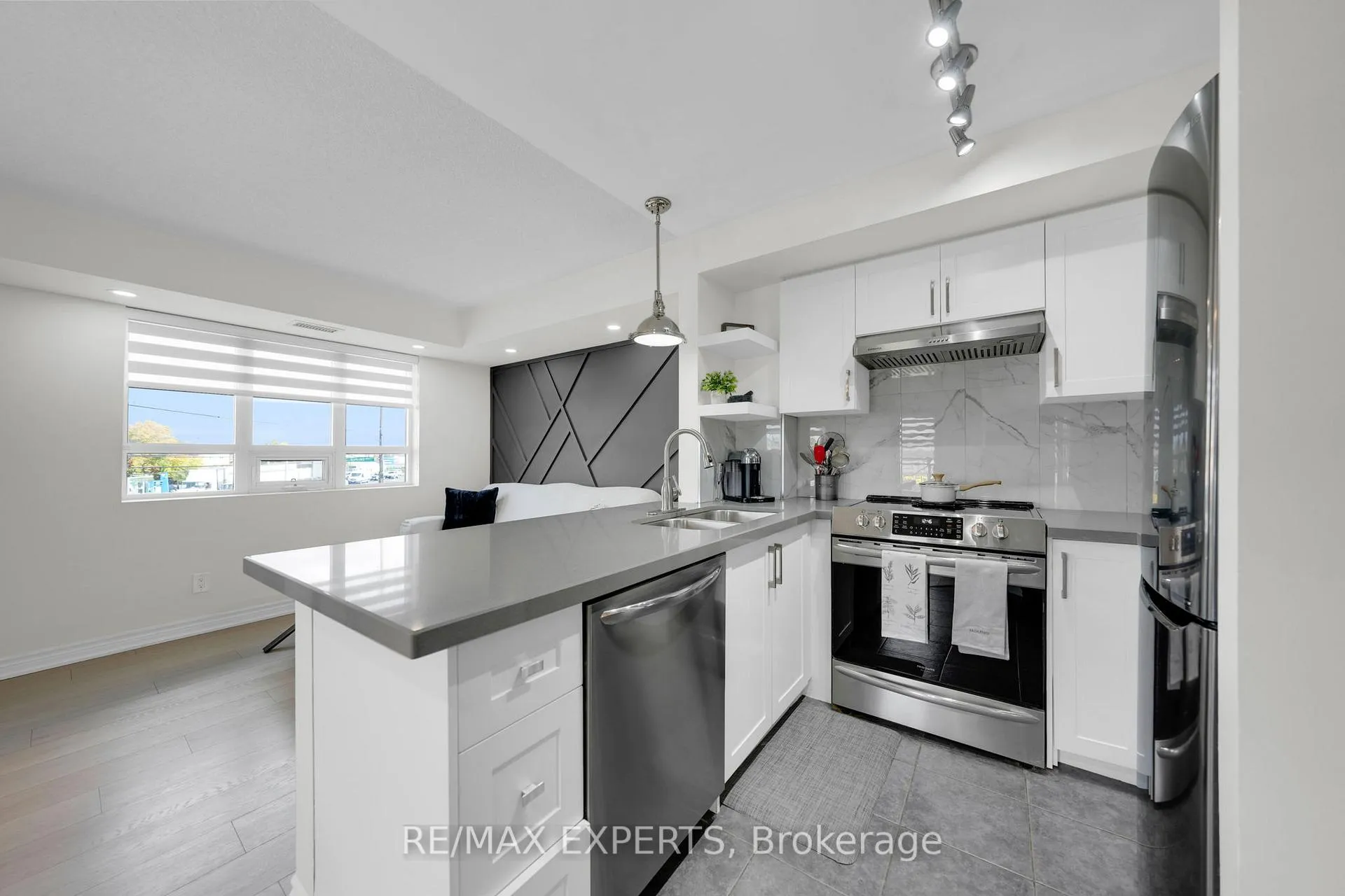 Photo 12 of Unit 205, 7730 Kipling Avenue, Vaughan, Vaughan Grove — HOMEH