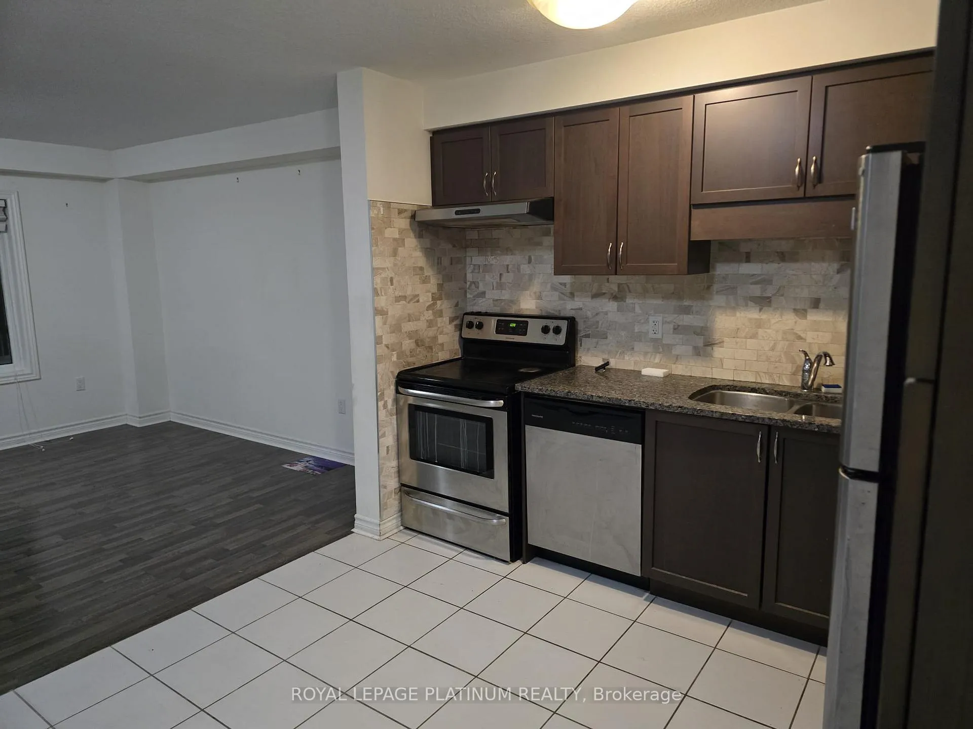 Photo 3 of 21 Arlington Crescent, Guelph, Pineridge/Westminster Woods — HOMEH
