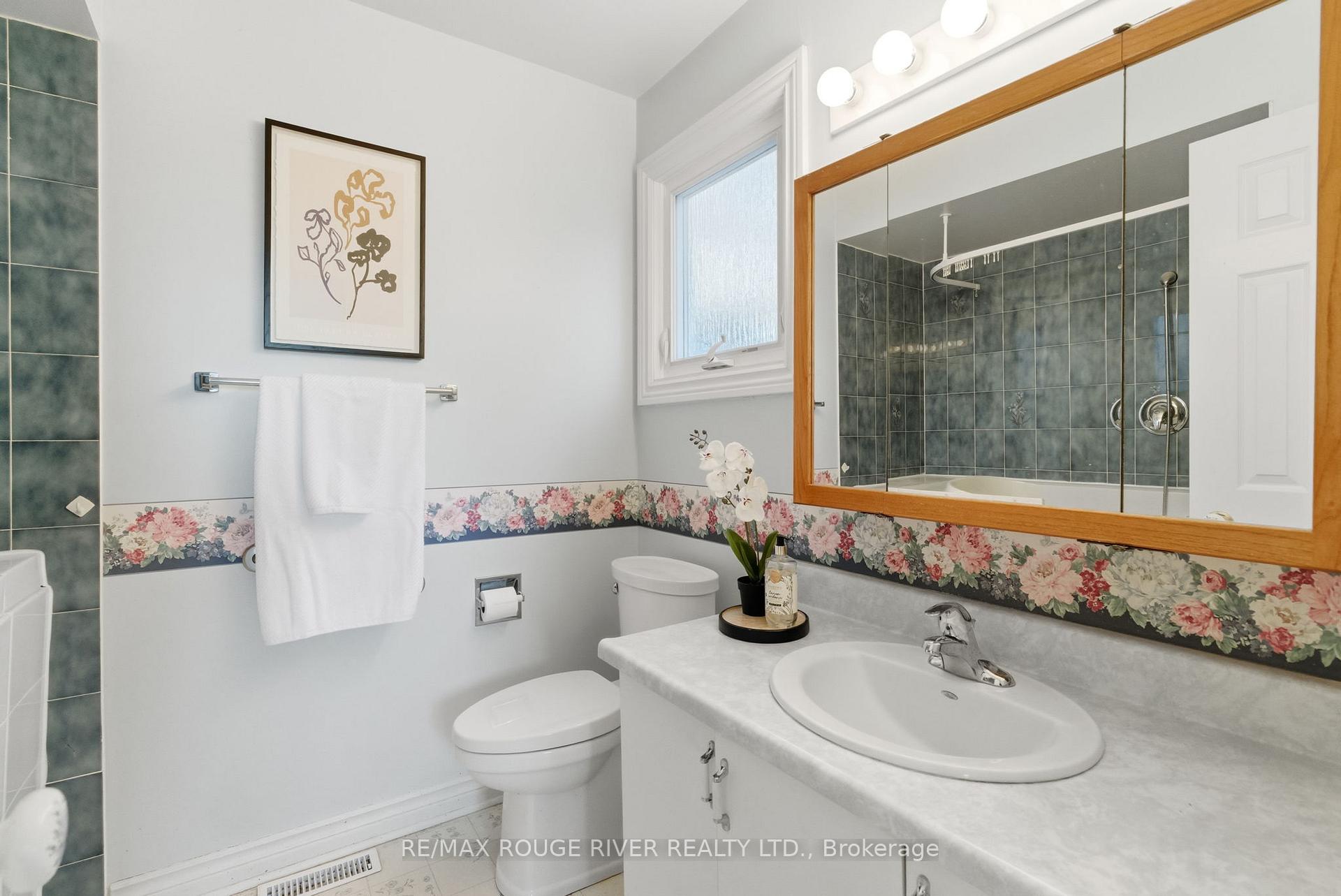 Photo 16 of 28 Adams Court, Uxbridge — HOMEH
