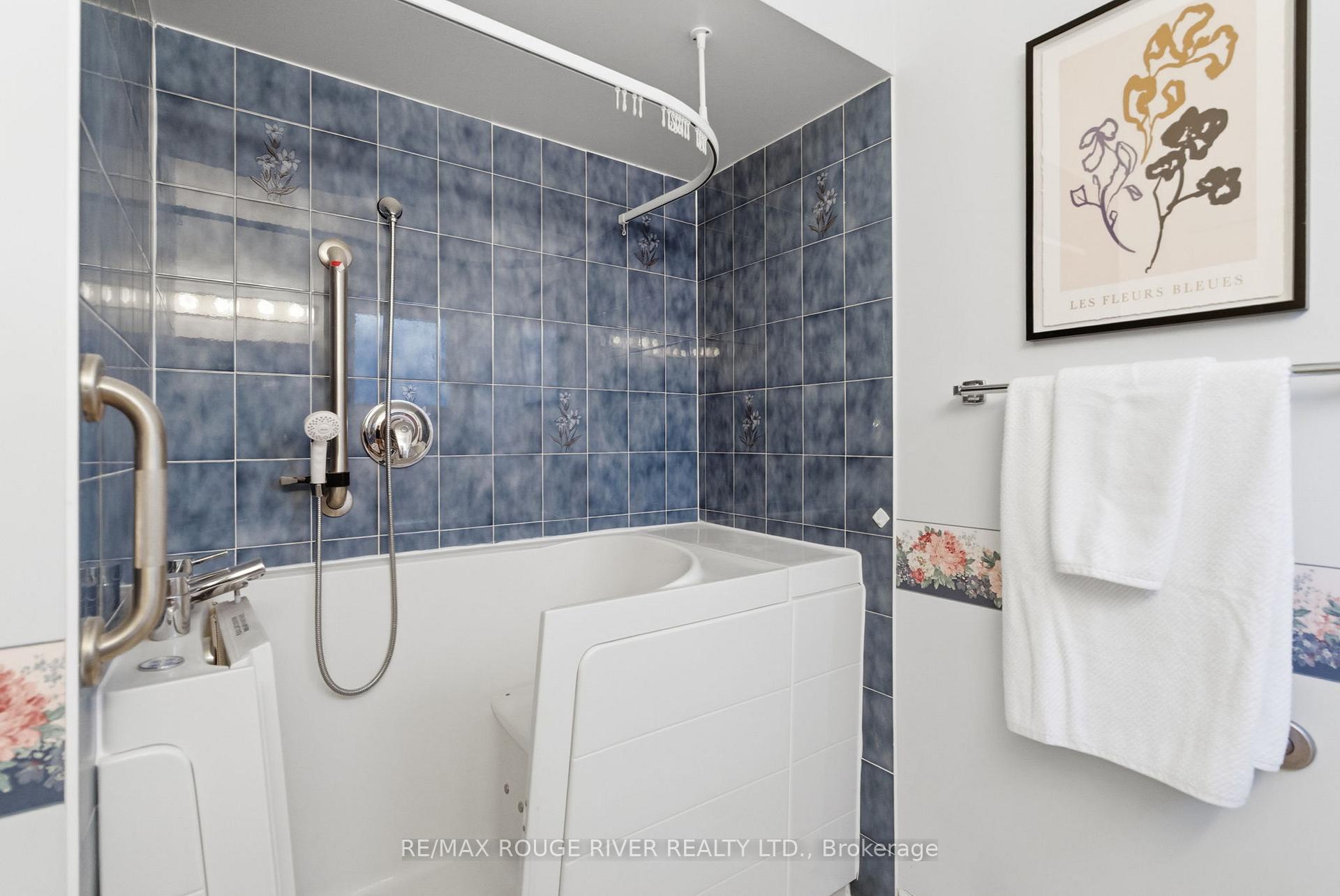 Photo 17 of 28 Adams Court, Uxbridge — HOMEH