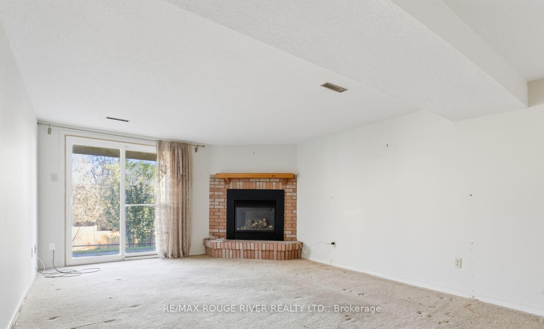 Photo 22 of 28 Adams Court, Uxbridge — HOMEH