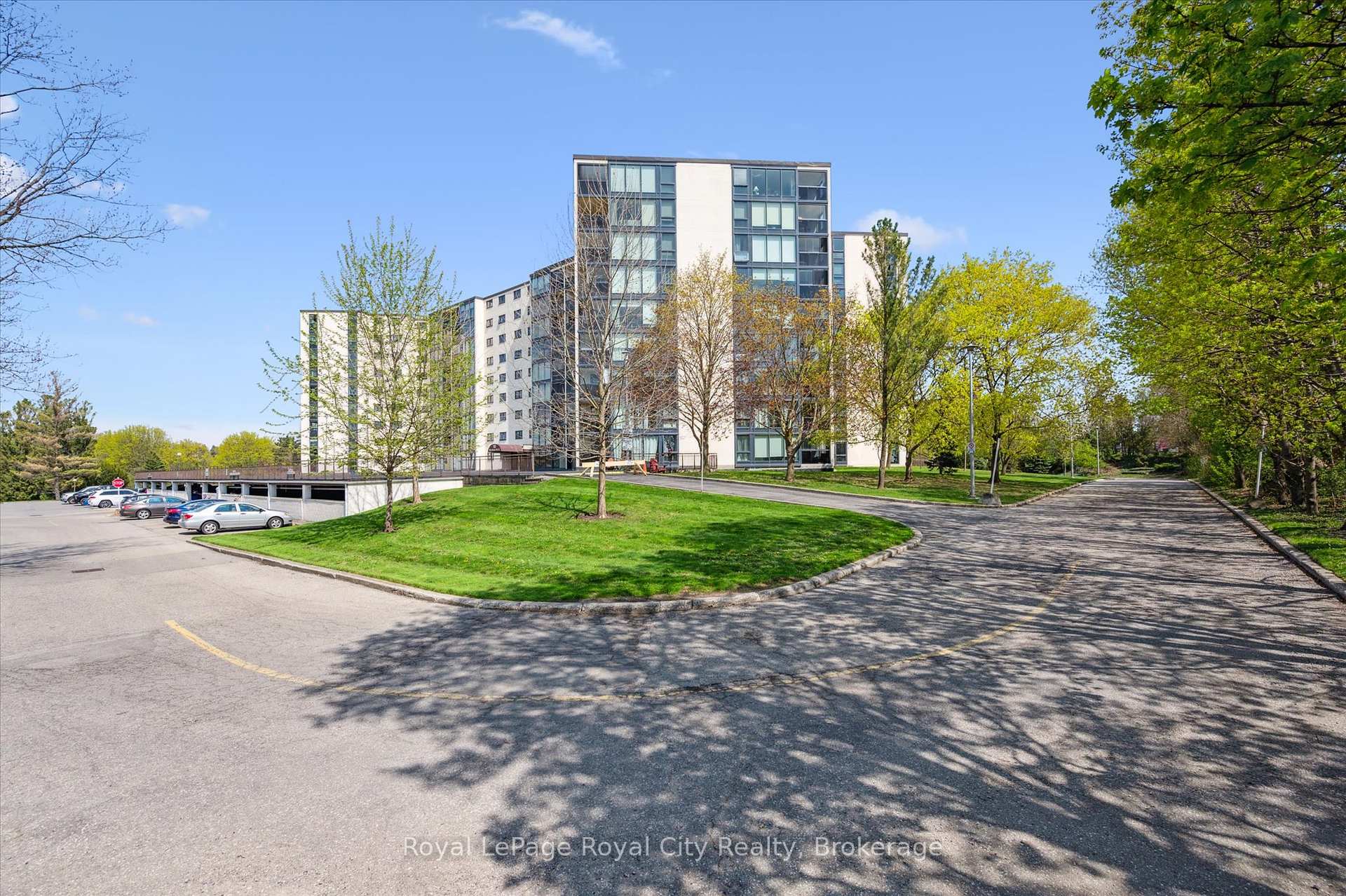Photo 4 of Unit 505, 19 Woodlawn Road E, Guelph, Riverside Park — HOMEH