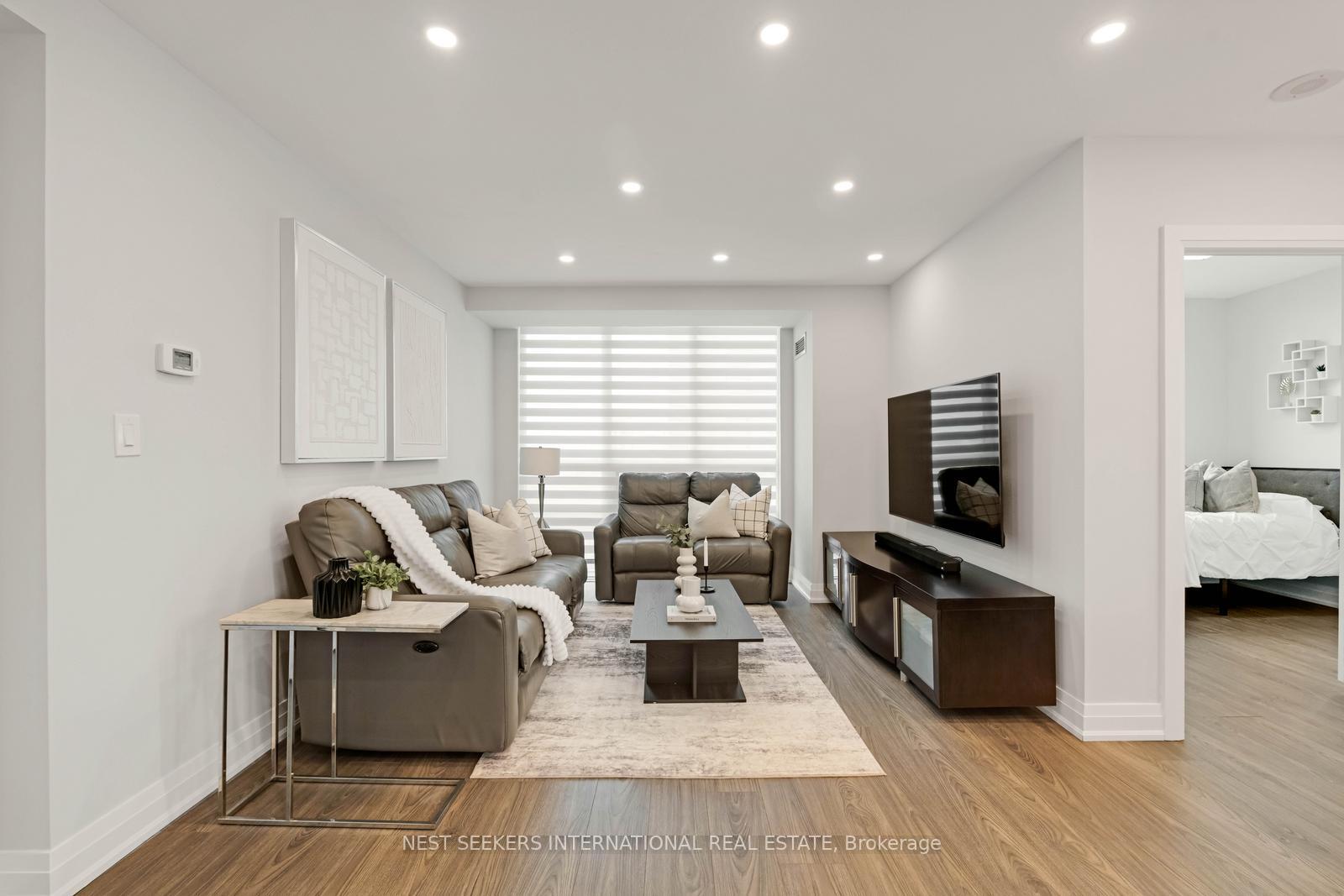Photo 10 of Unit 701, 100 Promenade Circle, Vaughan, Brownridge — HOMEH