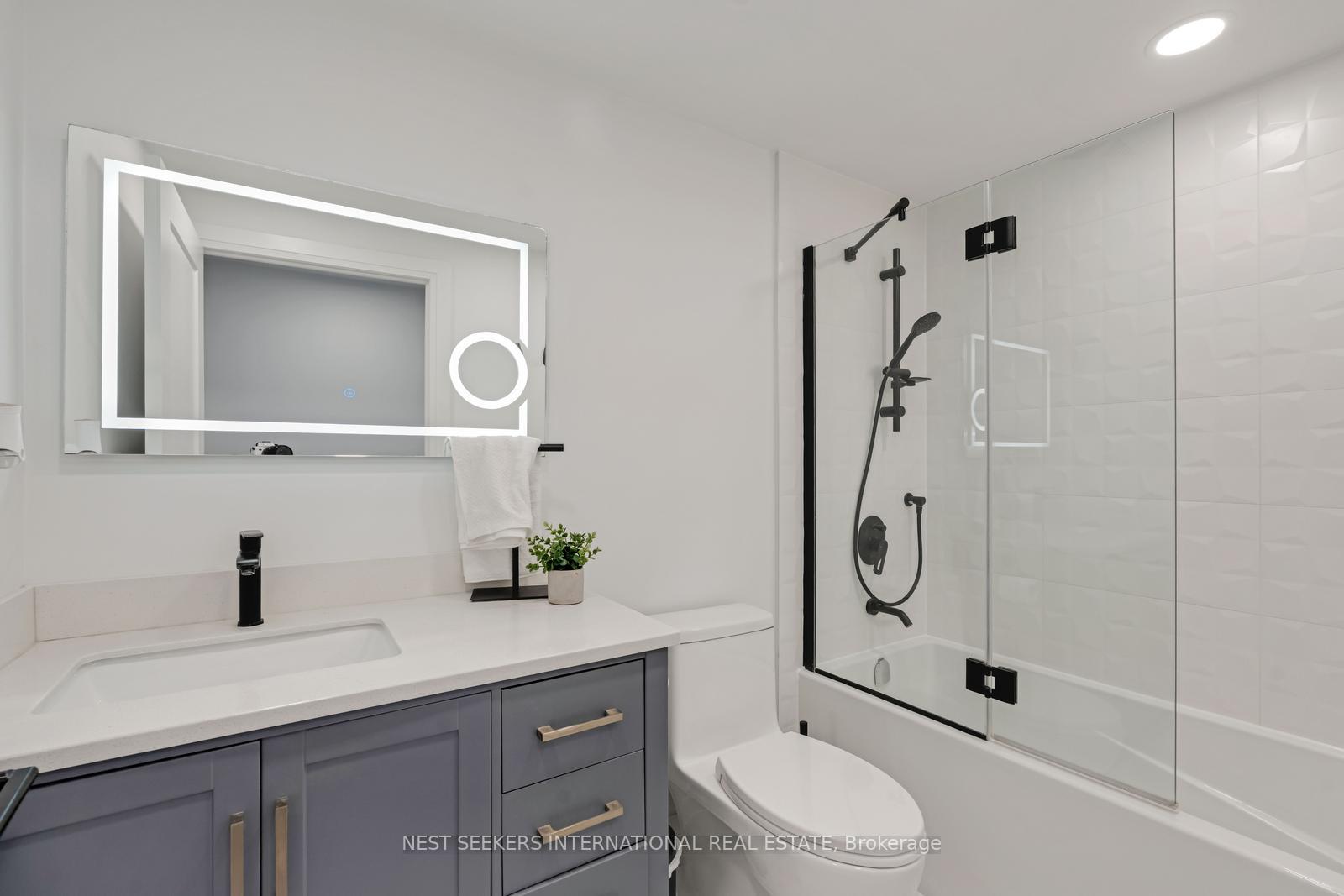 Photo 24 of Unit 701, 100 Promenade Circle, Vaughan, Brownridge — HOMEH