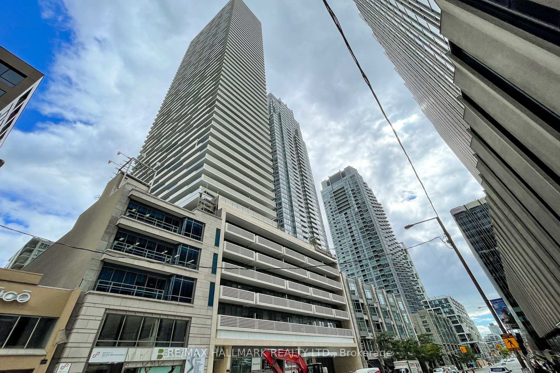 Photo 1 of Unit 4702, 2221 Yonge Street, Toronto, Mount Pleasant West — HOMEH
