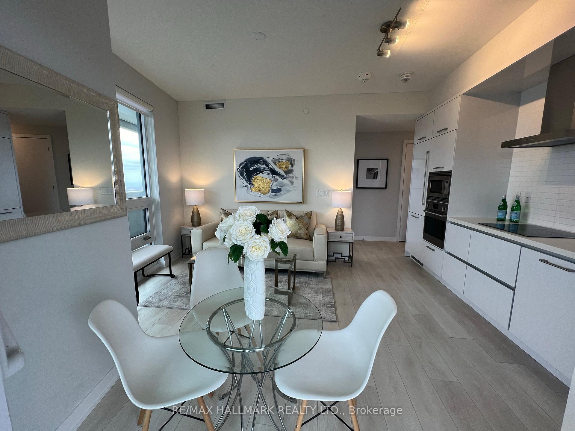 Photo 4 of Unit 4702, 2221 Yonge Street, Toronto, Mount Pleasant West — HOMEH