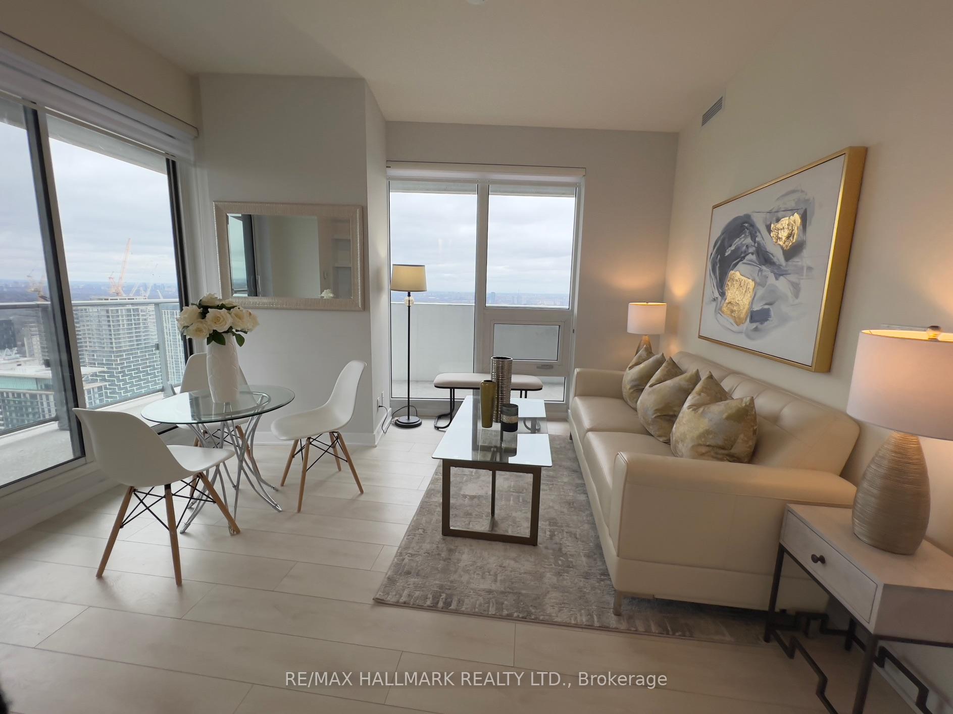 Photo 5 of Unit 4702, 2221 Yonge Street, Toronto, Mount Pleasant West — HOMEH