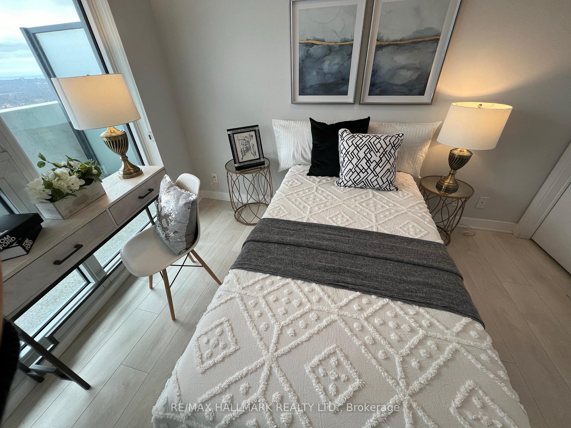 Photo 7 of Unit 4702, 2221 Yonge Street, Toronto, Mount Pleasant West — HOMEH
