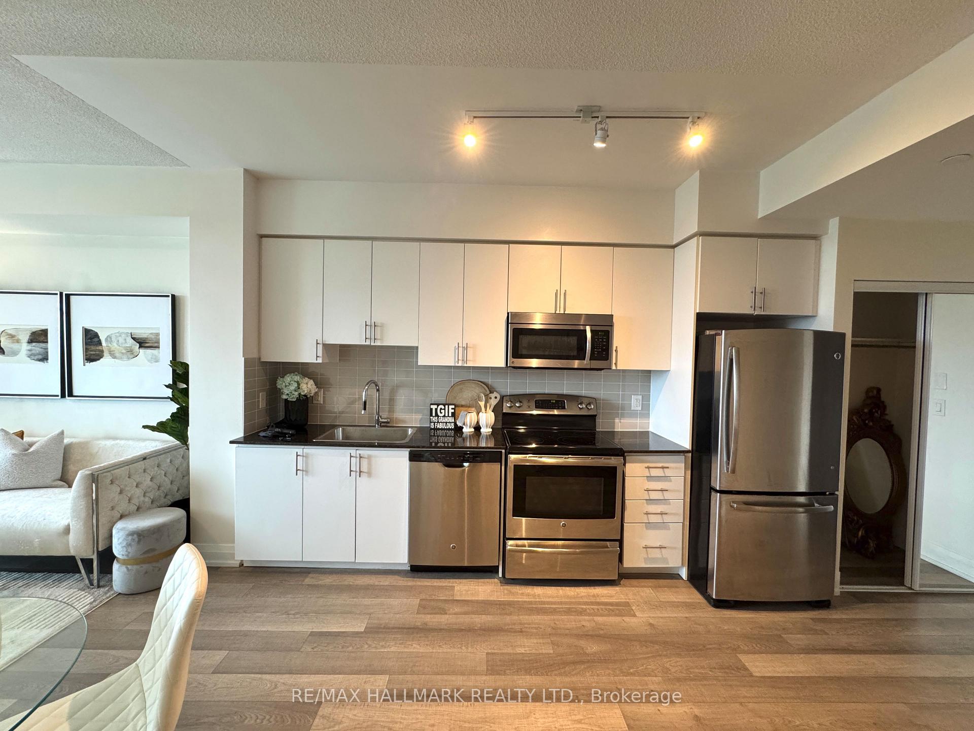 Photo 5 of Unit 2135, 7161 Yonge Street, Markham, Grandview — HOMEH