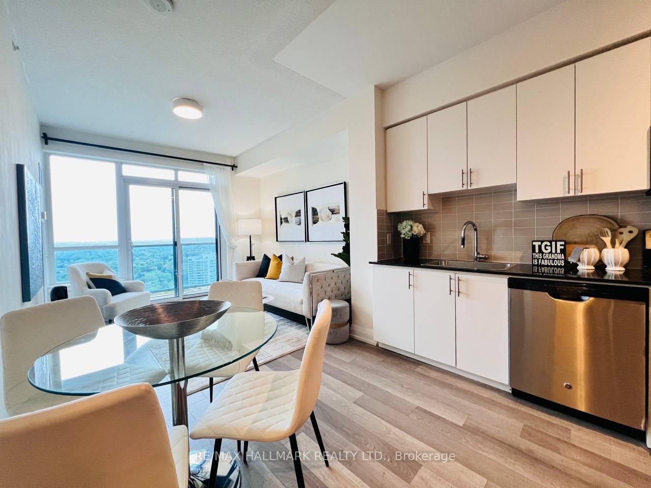Photo 9 of Unit 2135, 7161 Yonge Street, Markham, Grandview — HOMEH