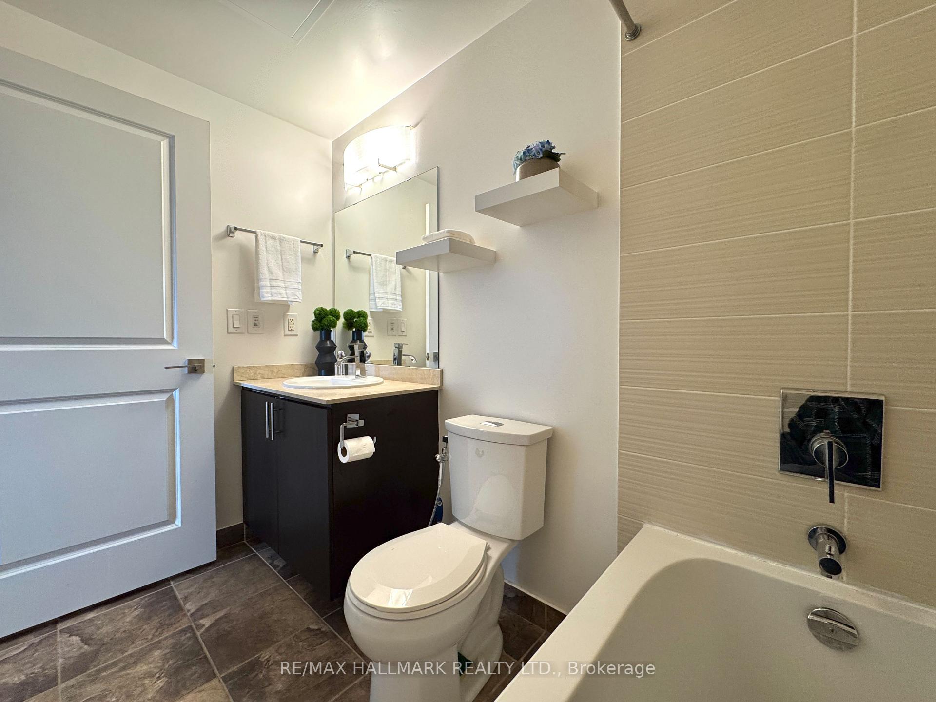 Photo 14 of Unit 2135, 7161 Yonge Street, Markham, Grandview — HOMEH