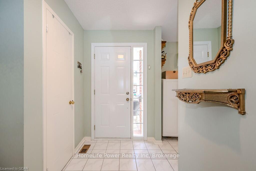 Photo 6 of Unit 15, 60 Ptarmigan Drive, Guelph, Kortright Hills — HOMEH