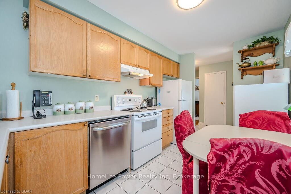 Photo 8 of Unit 15, 60 Ptarmigan Drive, Guelph, Kortright Hills — HOMEH