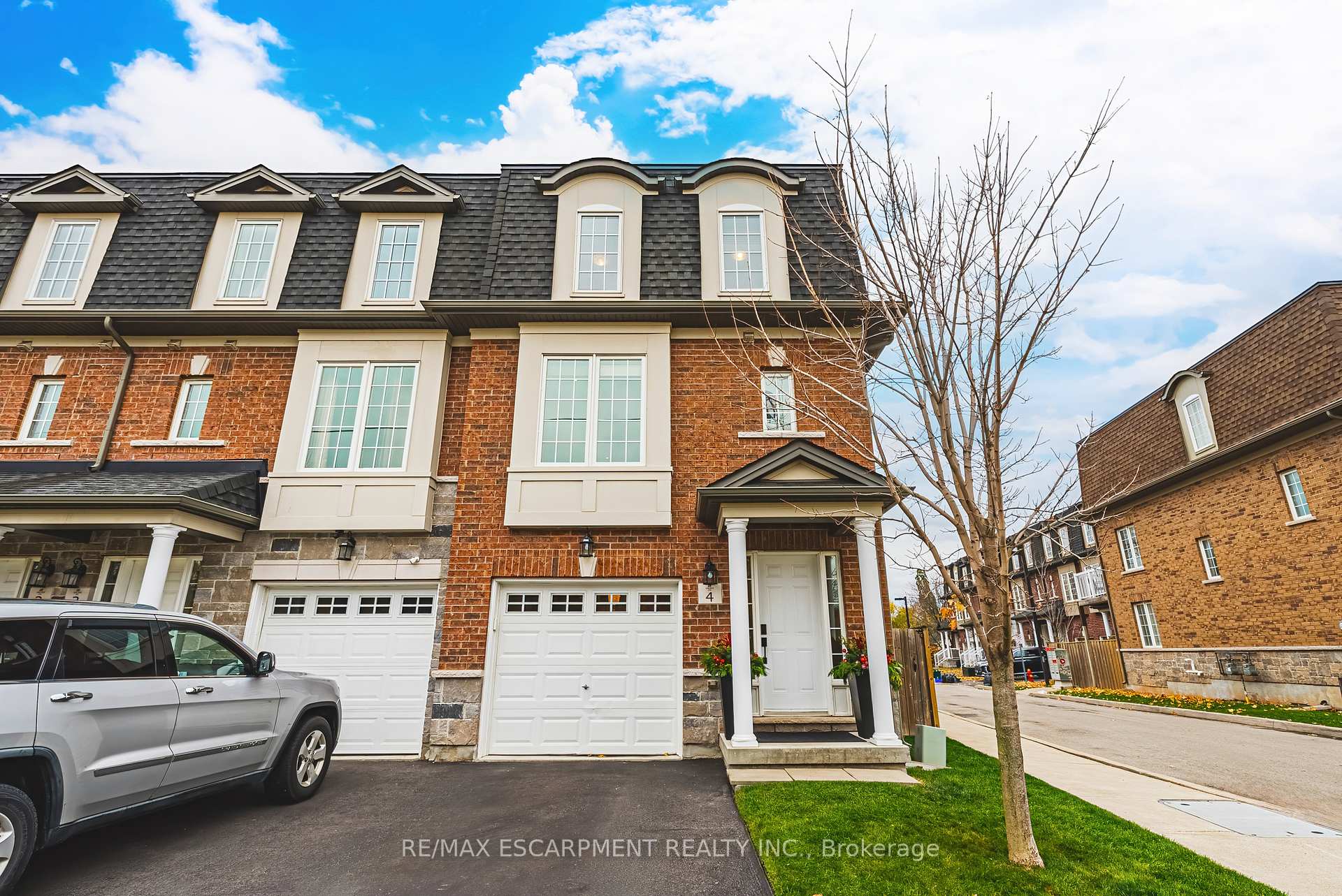 Front of Unit 4, 2220 Queensway Drive