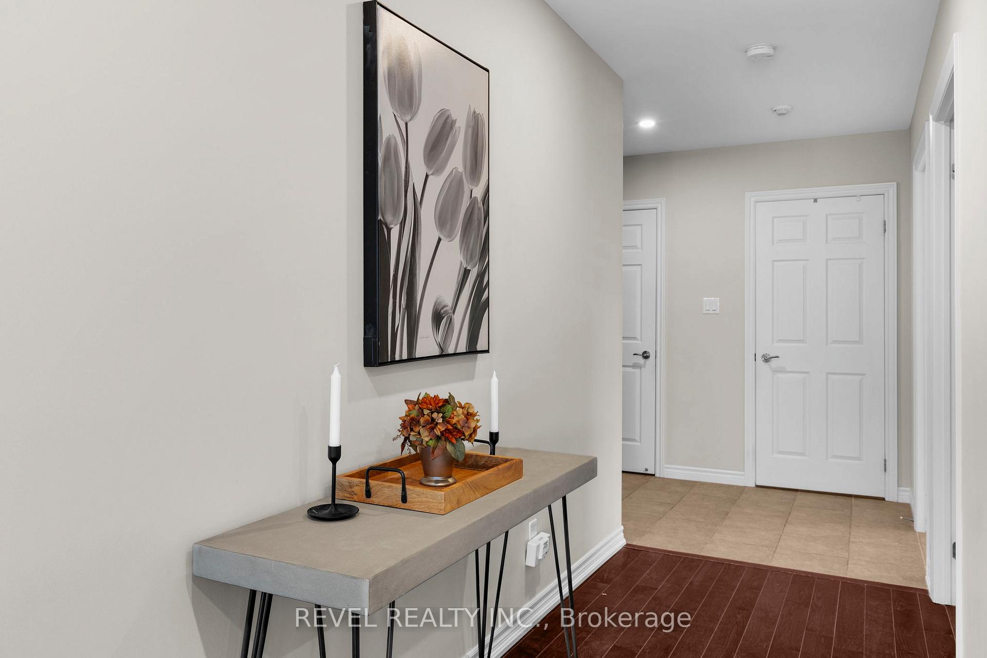 Photo 4 of Unit 811, 33 Ellen Street, Barrie, City Centre — HOMEH