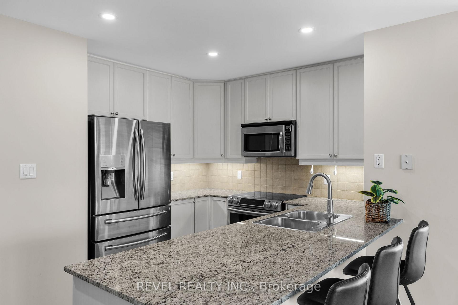 Photo 7 of Unit 811, 33 Ellen Street, Barrie, City Centre — HOMEH