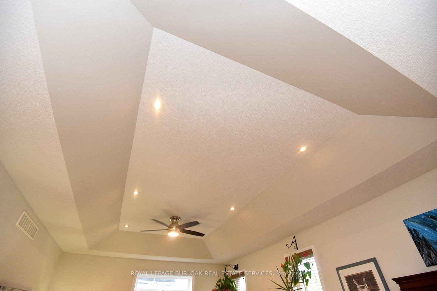 Photo 11 of 11 Ecker Lane, Hamilton, Binbrook — HOMEH