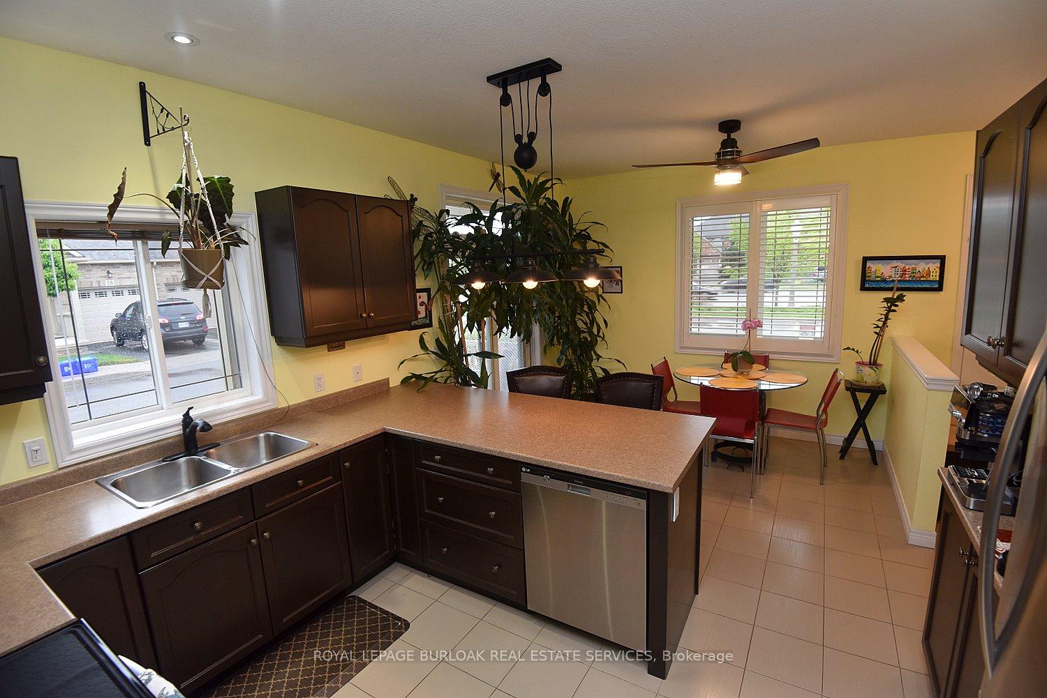 Photo 13 of 11 Ecker Lane, Hamilton, Binbrook — HOMEH