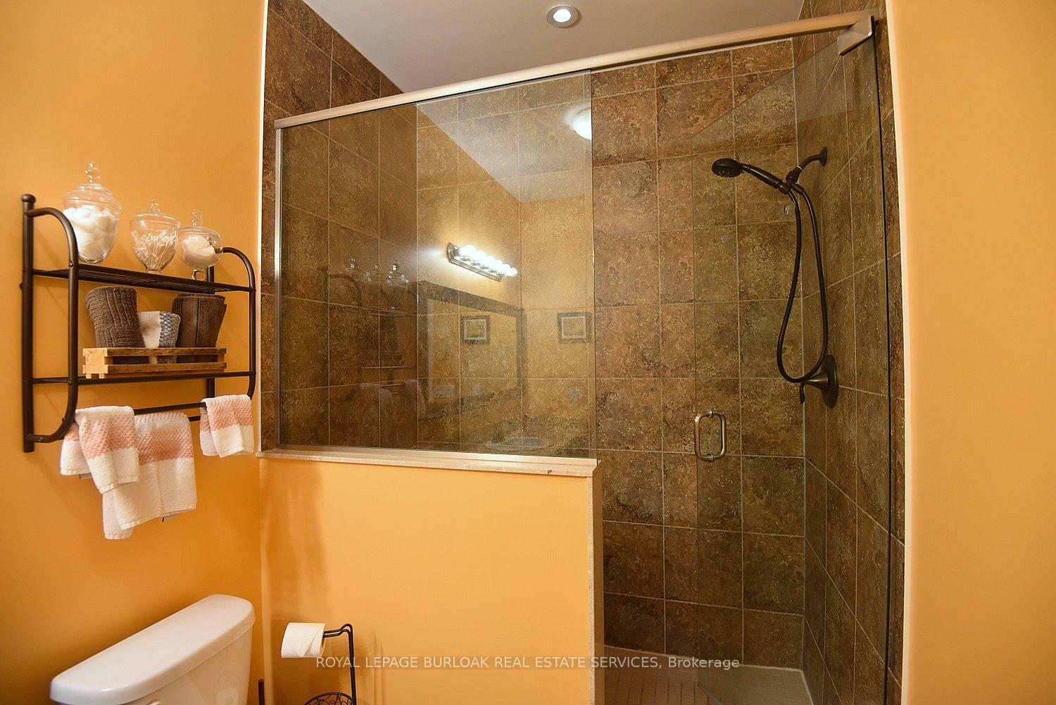 Photo 23 of 11 Ecker Lane, Hamilton, Binbrook — HOMEH