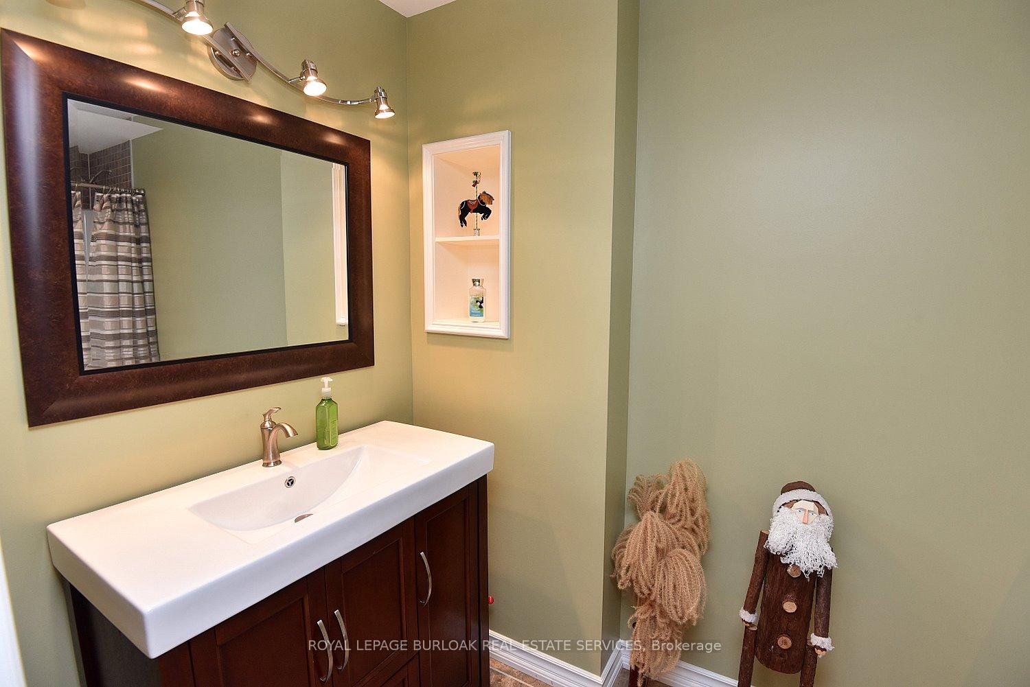 Photo 26 of 11 Ecker Lane, Hamilton, Binbrook — HOMEH