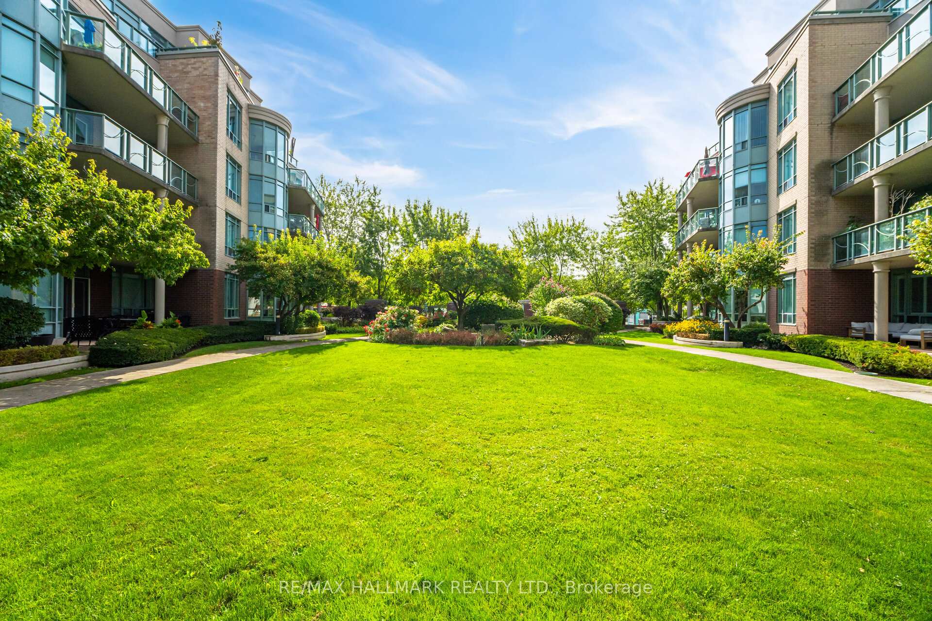 Photo 111 of Unit PH5, 9 Boardwalk Drive, Toronto, The Beaches — HOMEH