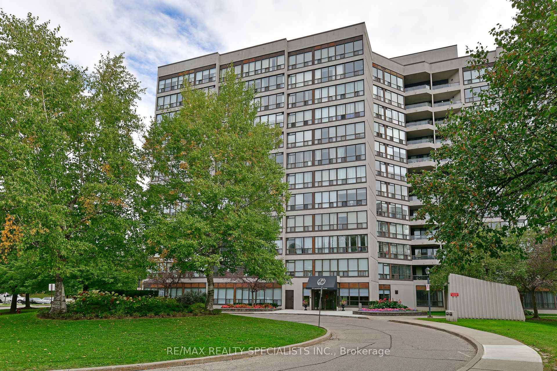 Front of Unit 1112, 10 Laurelcrest Street