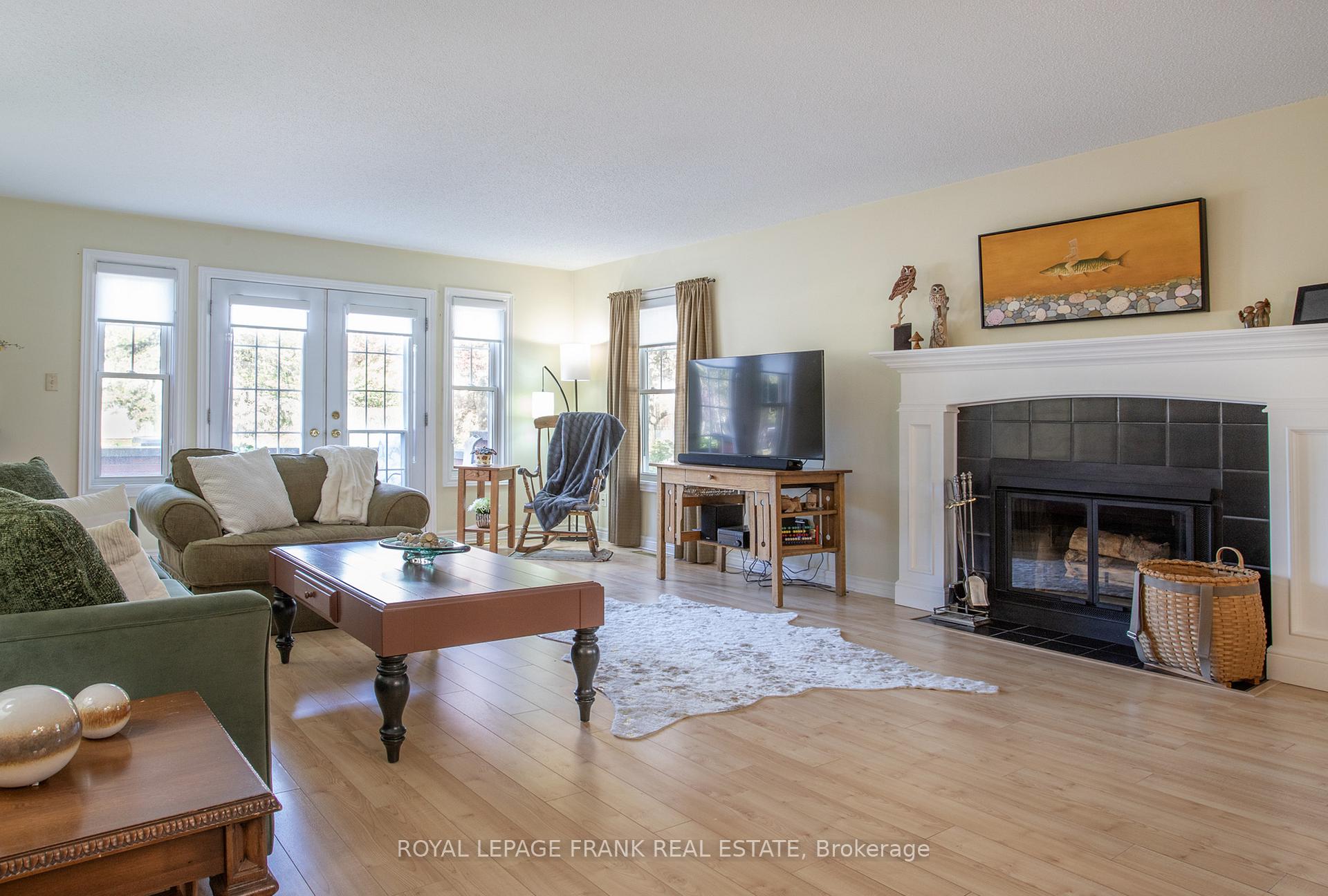 Photo 5 of Unit J-13, 1657 Nash Road, Clarington, Courtice — HOMEH