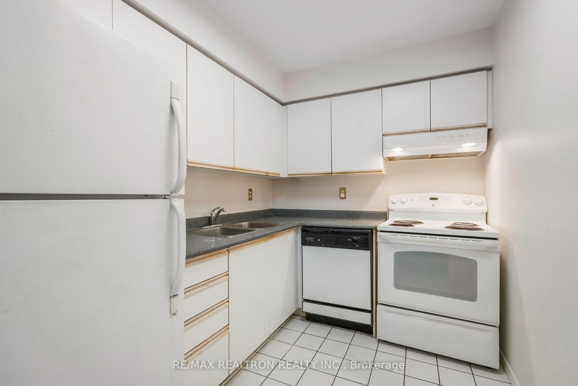 Photo 5 of Unit 109, 91 Townsgate Drive, Vaughan, Crestwood-Springfarm-Yorkhill — HOMEH