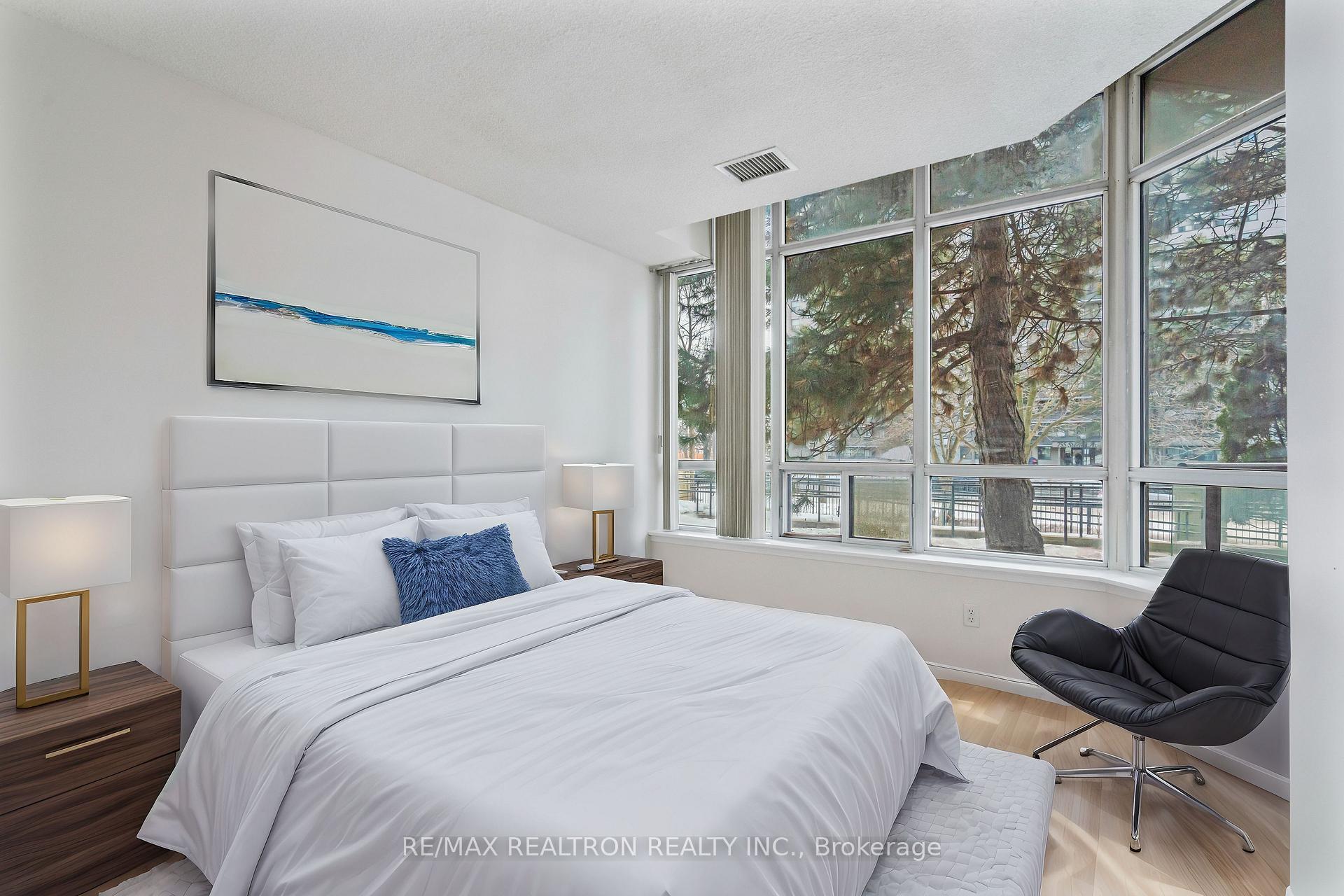 Photo 6 of Unit 109, 91 Townsgate Drive, Vaughan, Crestwood-Springfarm-Yorkhill — HOMEH