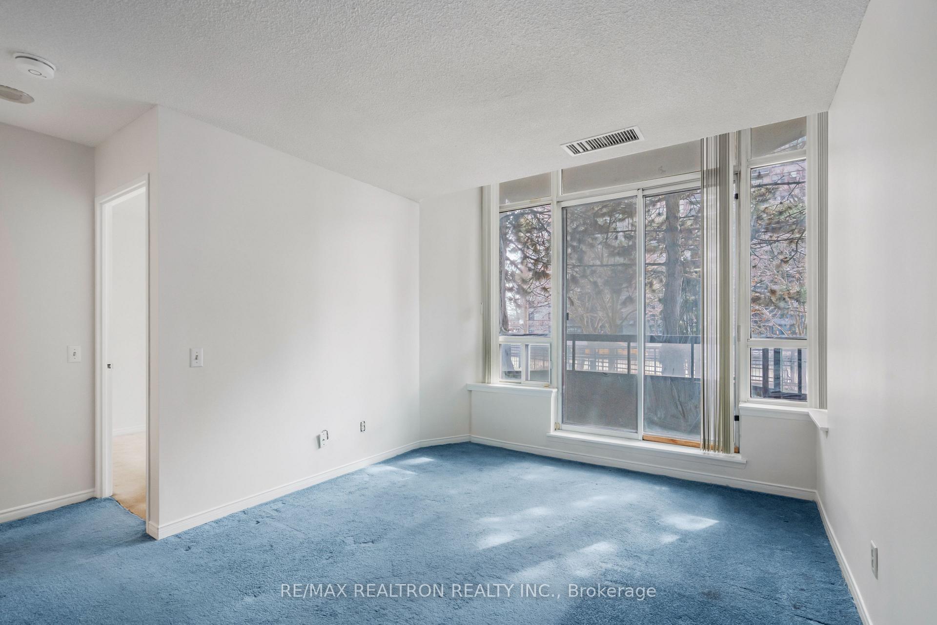 Photo 7 of Unit 109, 91 Townsgate Drive, Vaughan, Crestwood-Springfarm-Yorkhill — HOMEH