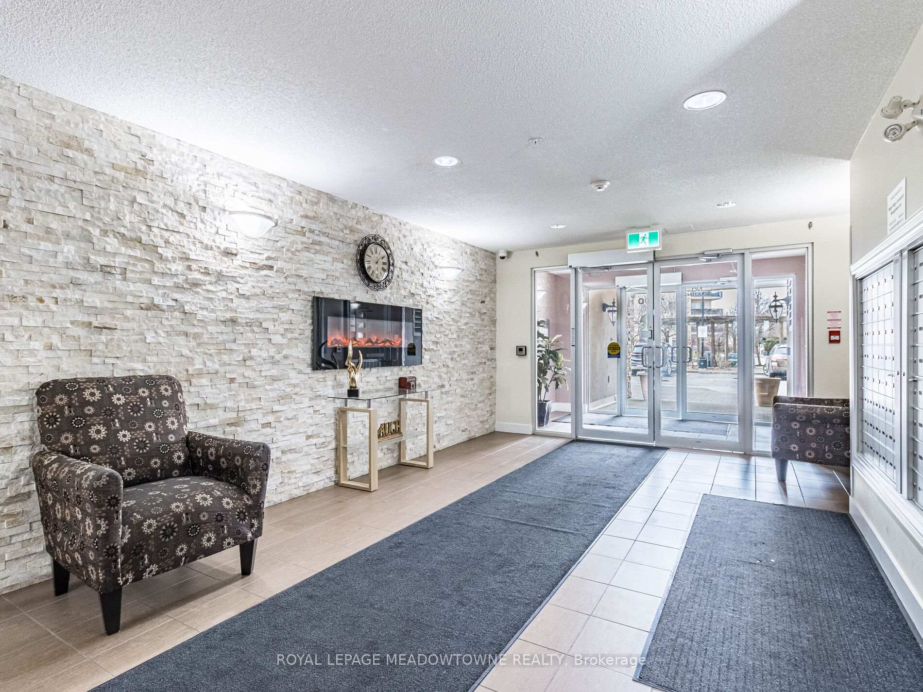 Photo 4 of Unit 1119, 8 Dayspring Circle, Brampton, Goreway Drive Corridor — HOMEH