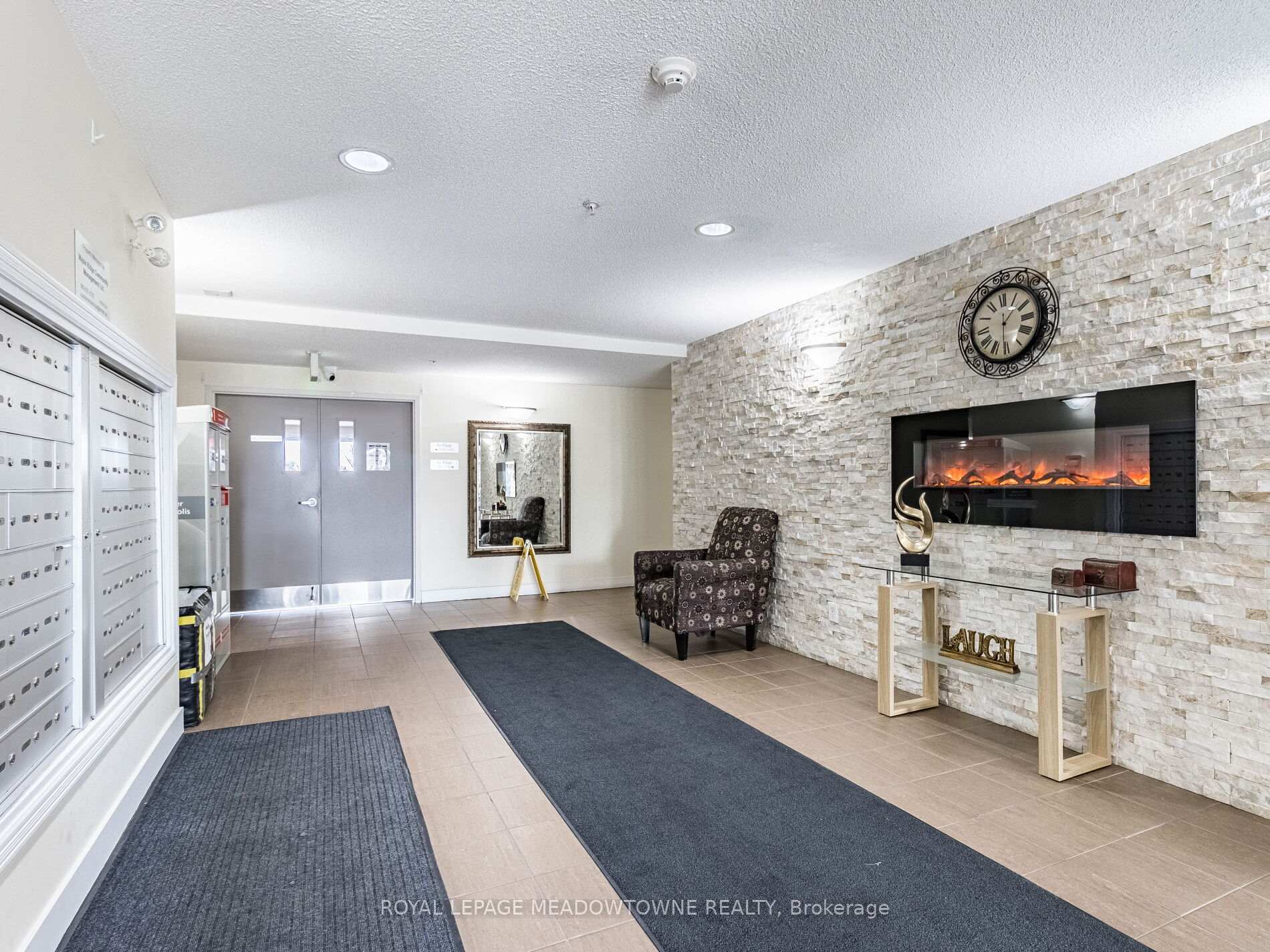 Photo 5 of Unit 1119, 8 Dayspring Circle, Brampton, Goreway Drive Corridor — HOMEH