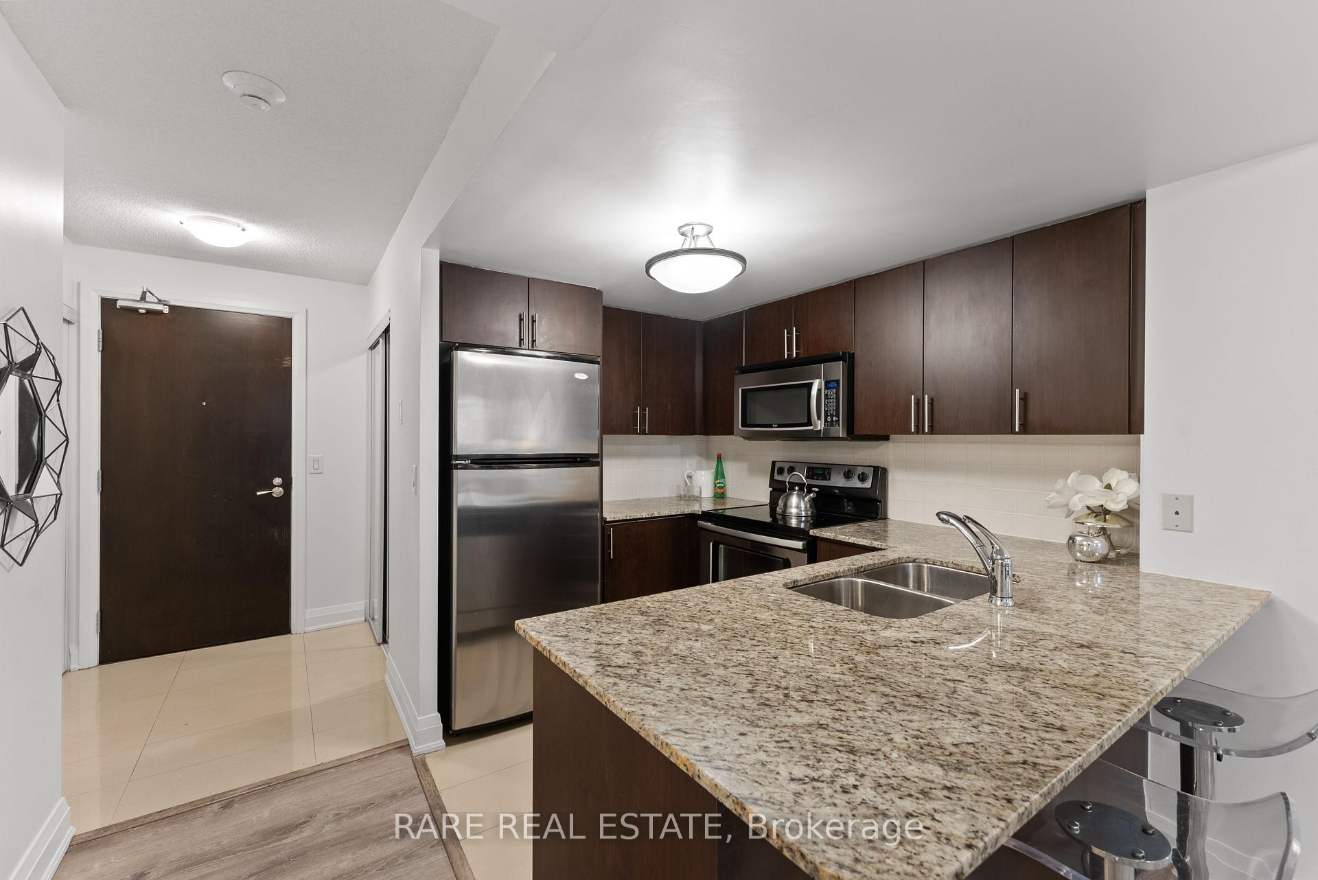 Photo 3 of Unit 704, 30 North Park Road, Vaughan, Beverley Glen — HOMEH