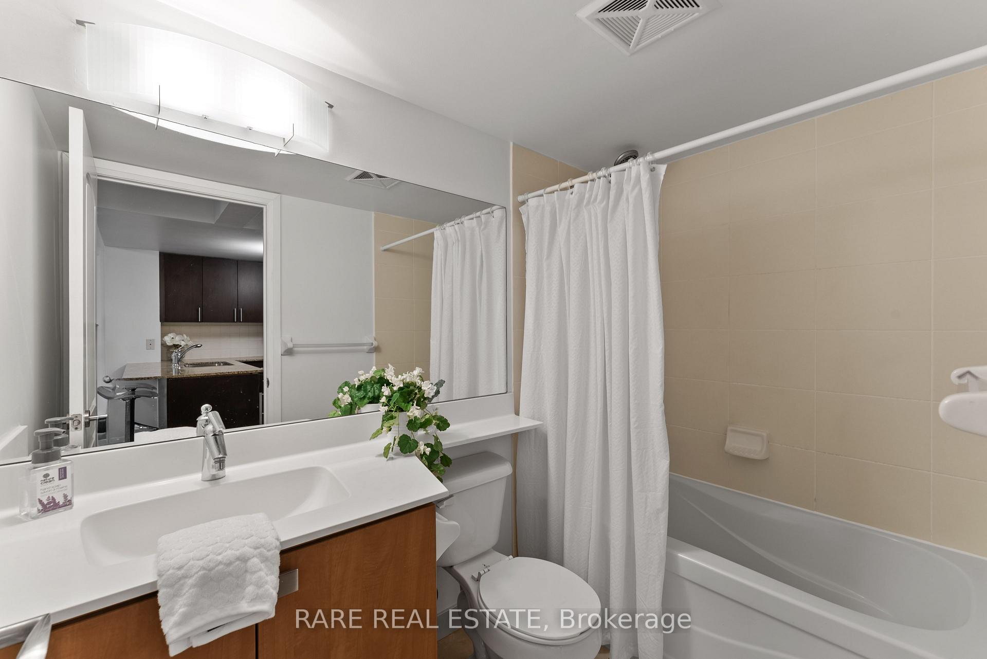 Photo 6 of Unit 704, 30 North Park Road, Vaughan, Beverley Glen — HOMEH