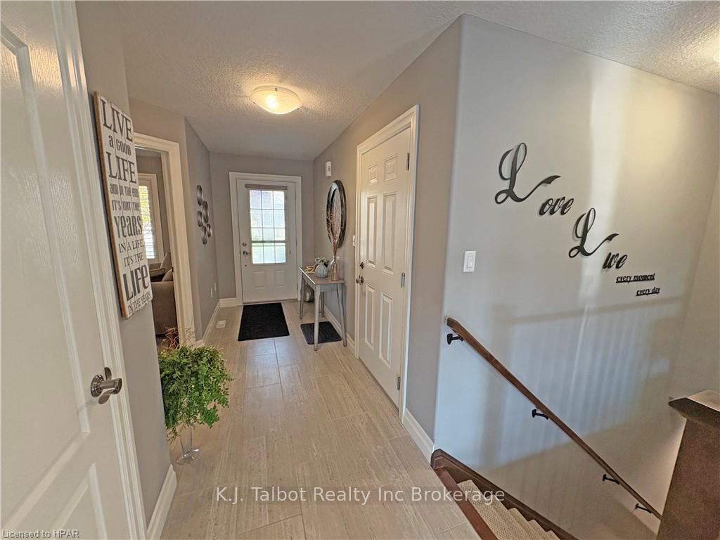 Photo 6 of Unit 18, 12 Fairhaven Lane, Goderich, Goderich (Town) — HOMEH
