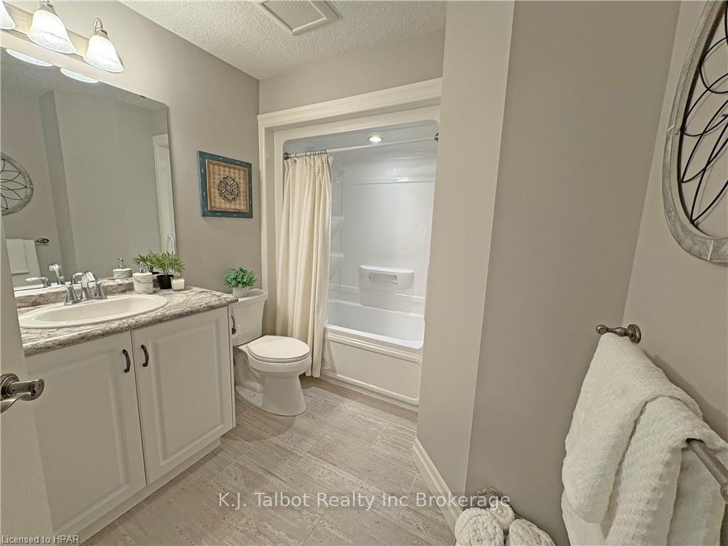 Photo 8 of Unit 18, 12 Fairhaven Lane, Goderich, Goderich (Town) — HOMEH