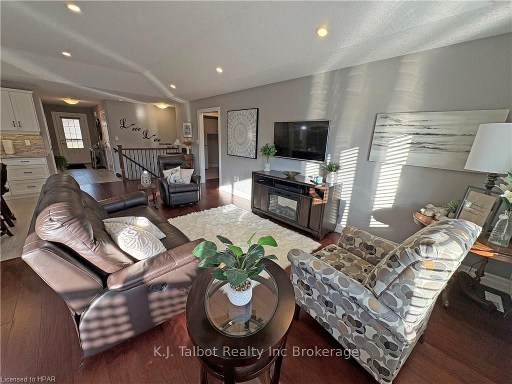 Photo 11 of Unit 18, 12 Fairhaven Lane, Goderich, Goderich (Town) — HOMEH
